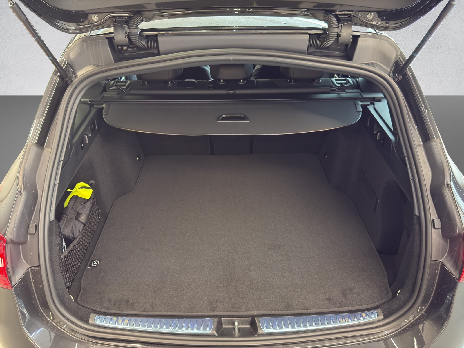 MERCEDES-BENZ C 220 d AMG Line 4Matic Swiss Star T-Modell-image-7