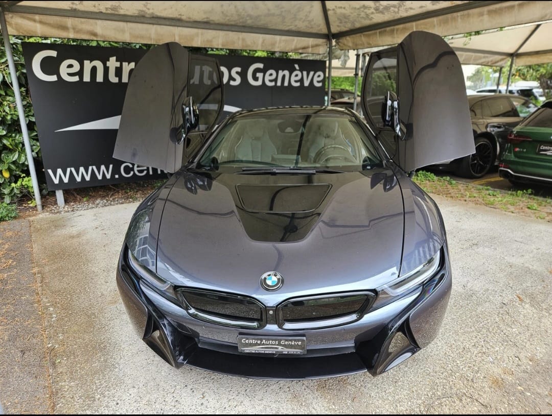 BMW i8 Coupé-image-0