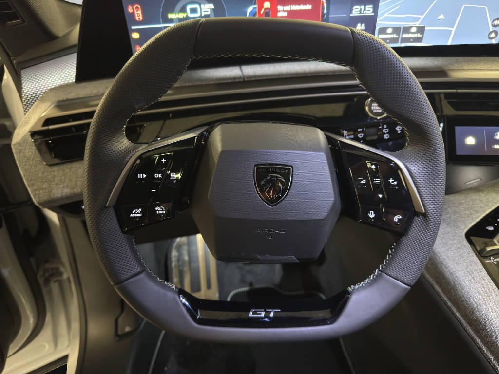 PEUGEOT 5008 1.6 PHEV GT-image-11