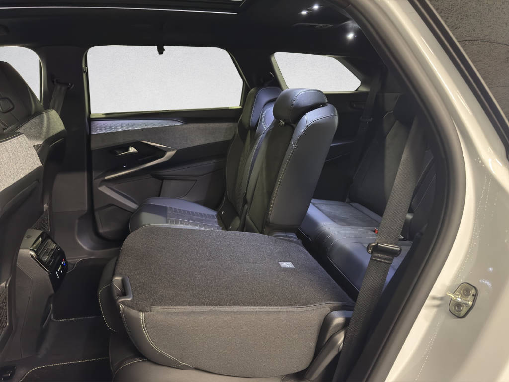 PEUGEOT 5008 1.6 PHEV GT-image-12