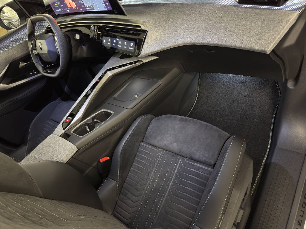PEUGEOT 5008 1.6 PHEV GT-image-10