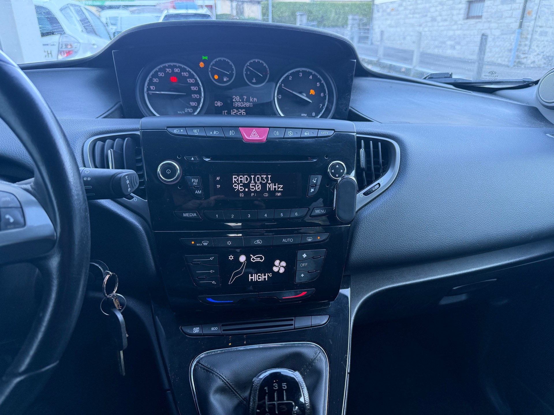 LANCIA Ypsilon 0.9 TwinAir Gold-image-11