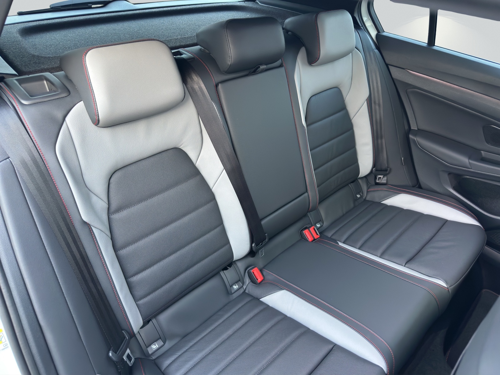 VW Golf 2.0 TSI GTI DSG-image-8