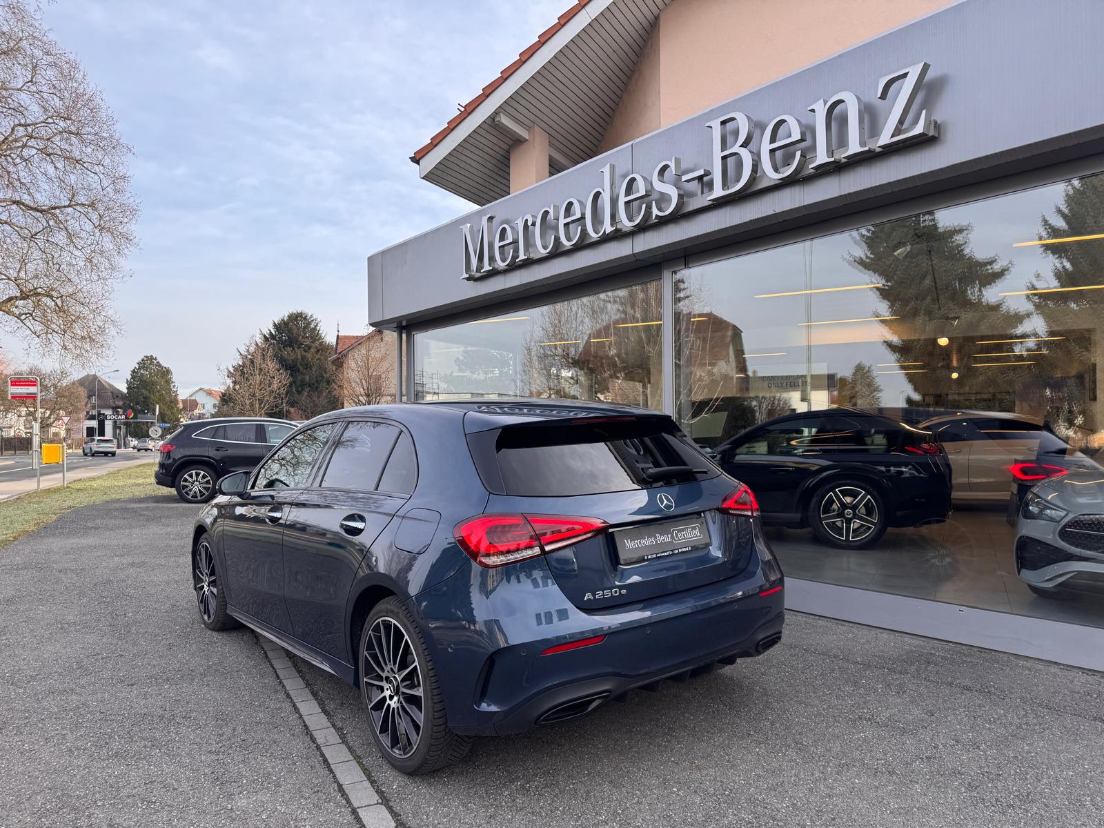 MERCEDES-BENZ A 250e AMG Line 8G-DCT EDITION-image-2