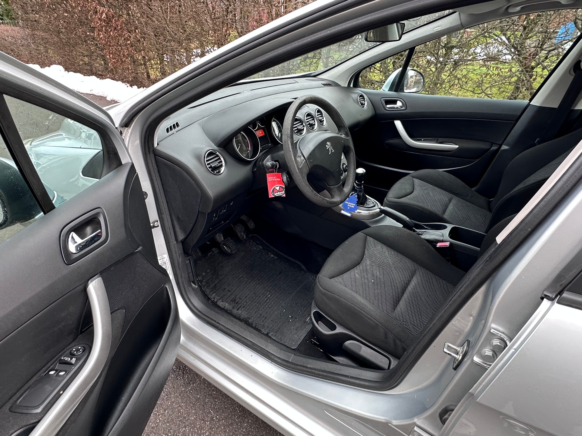 PEUGEOT 308 SW 1.6 HDI Active-image-10