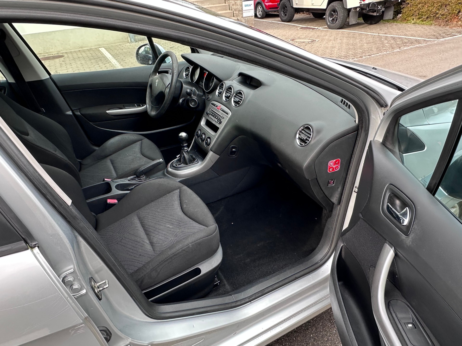 PEUGEOT 308 SW 1.6 HDI Active-image-12