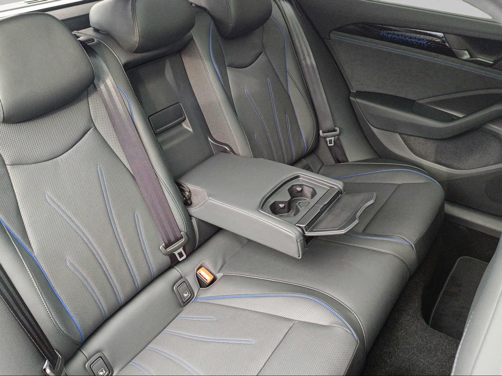 VW Passat Variant 2.0 TSI evo4 R-Line 4 Motion DSG-image-9