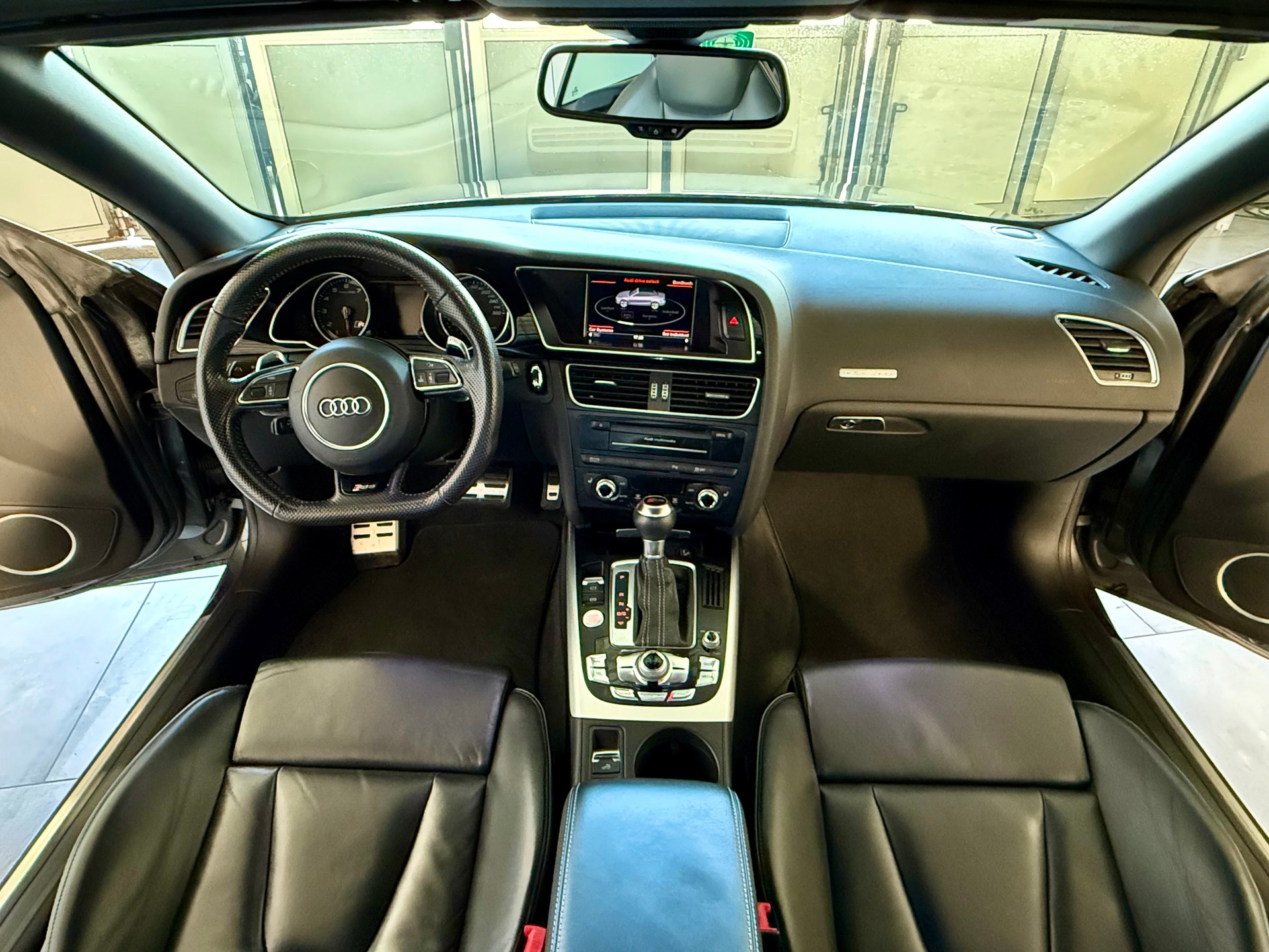 AUDI RS5 Cabrio 4.2 FSI Sport Quattro-image-5