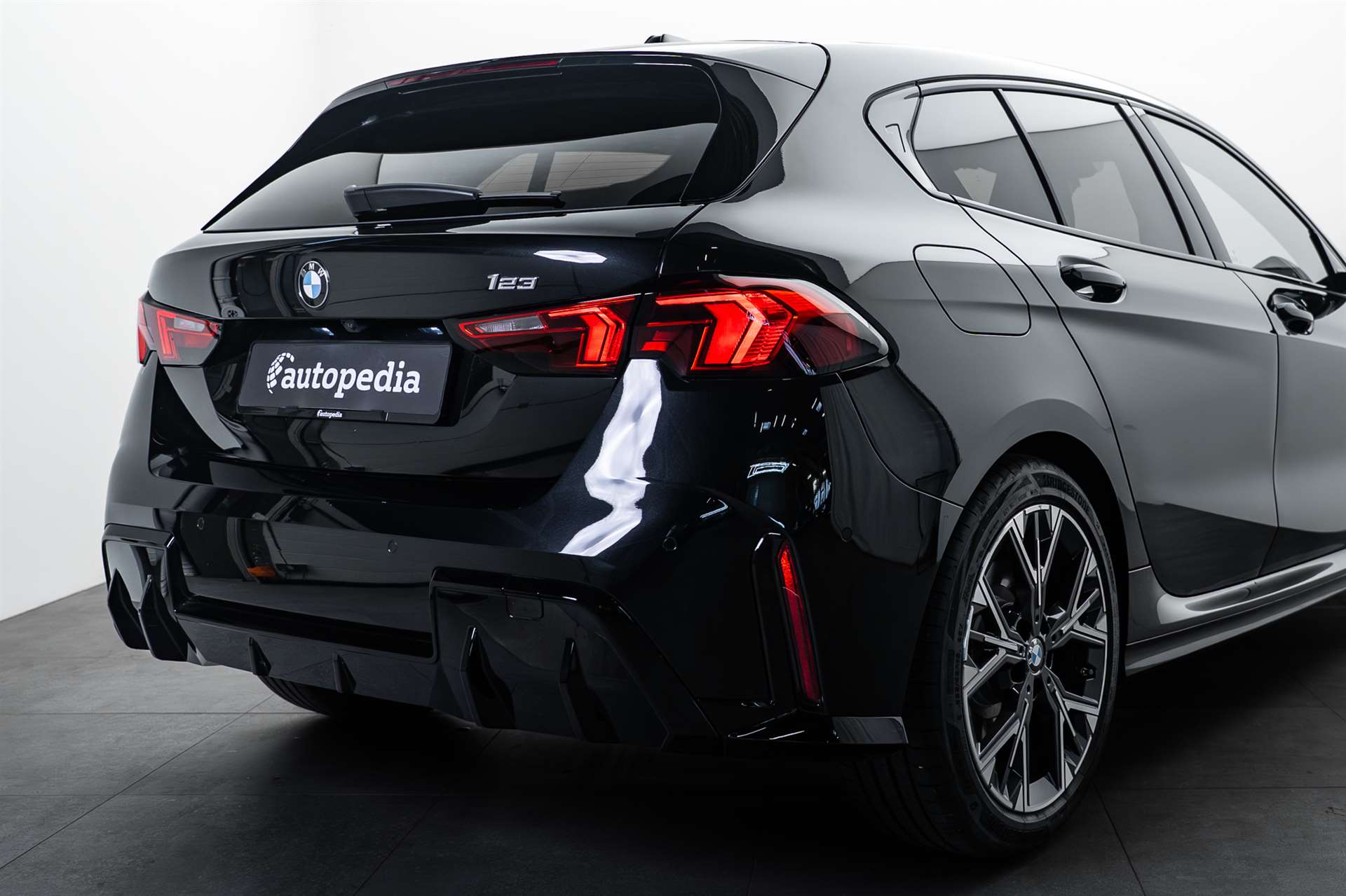 BMW 123 xDrive M Sport Steptronic-showroom-element-3
