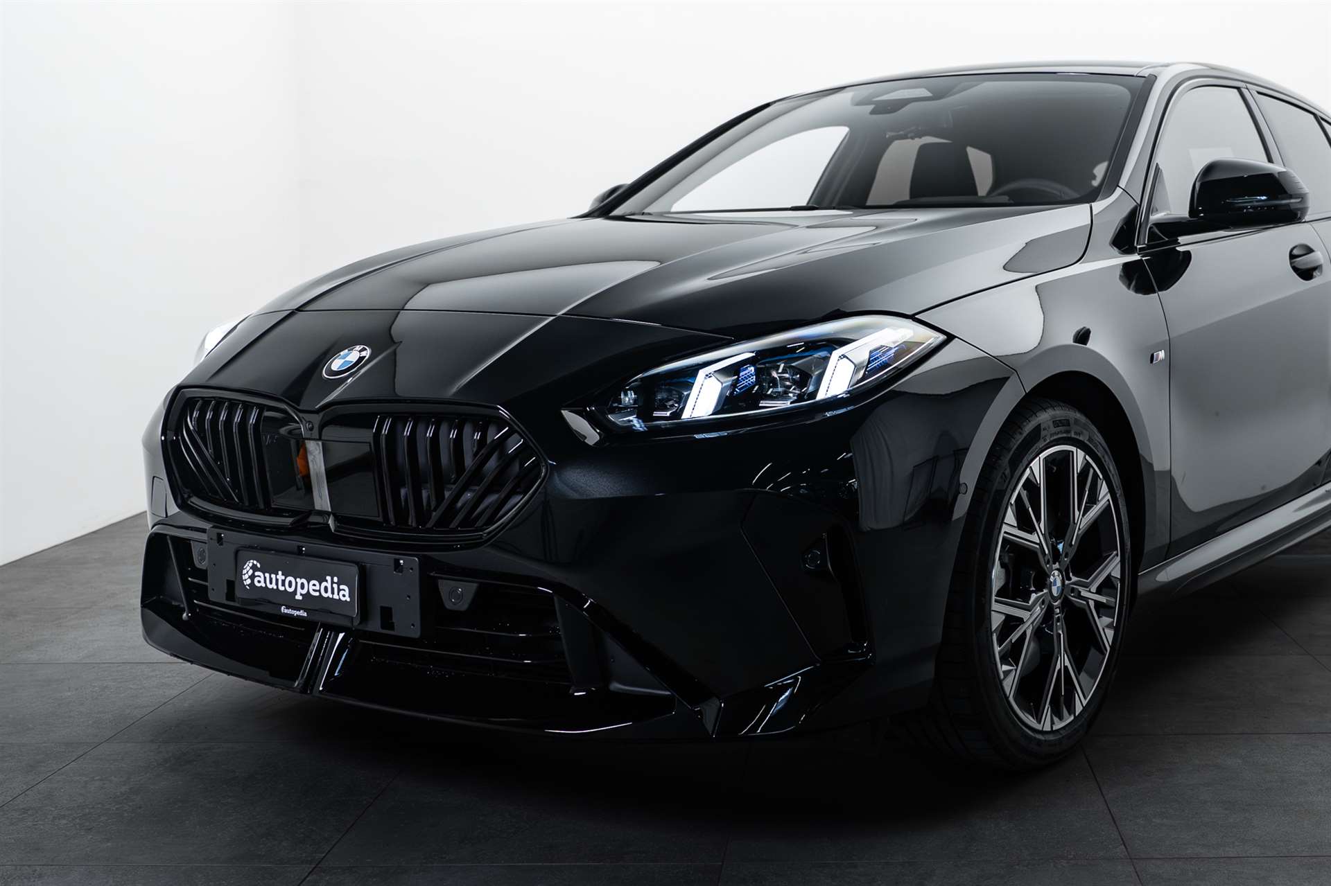 BMW 123 xDrive M Sport Steptronic-showroom-element-1