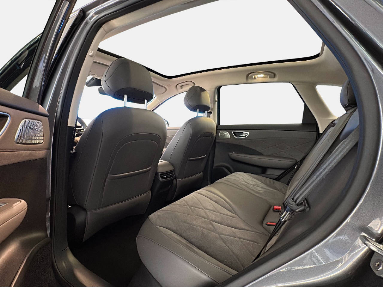 MG S6 EV 77 kWh Luxury 4WD-image-12