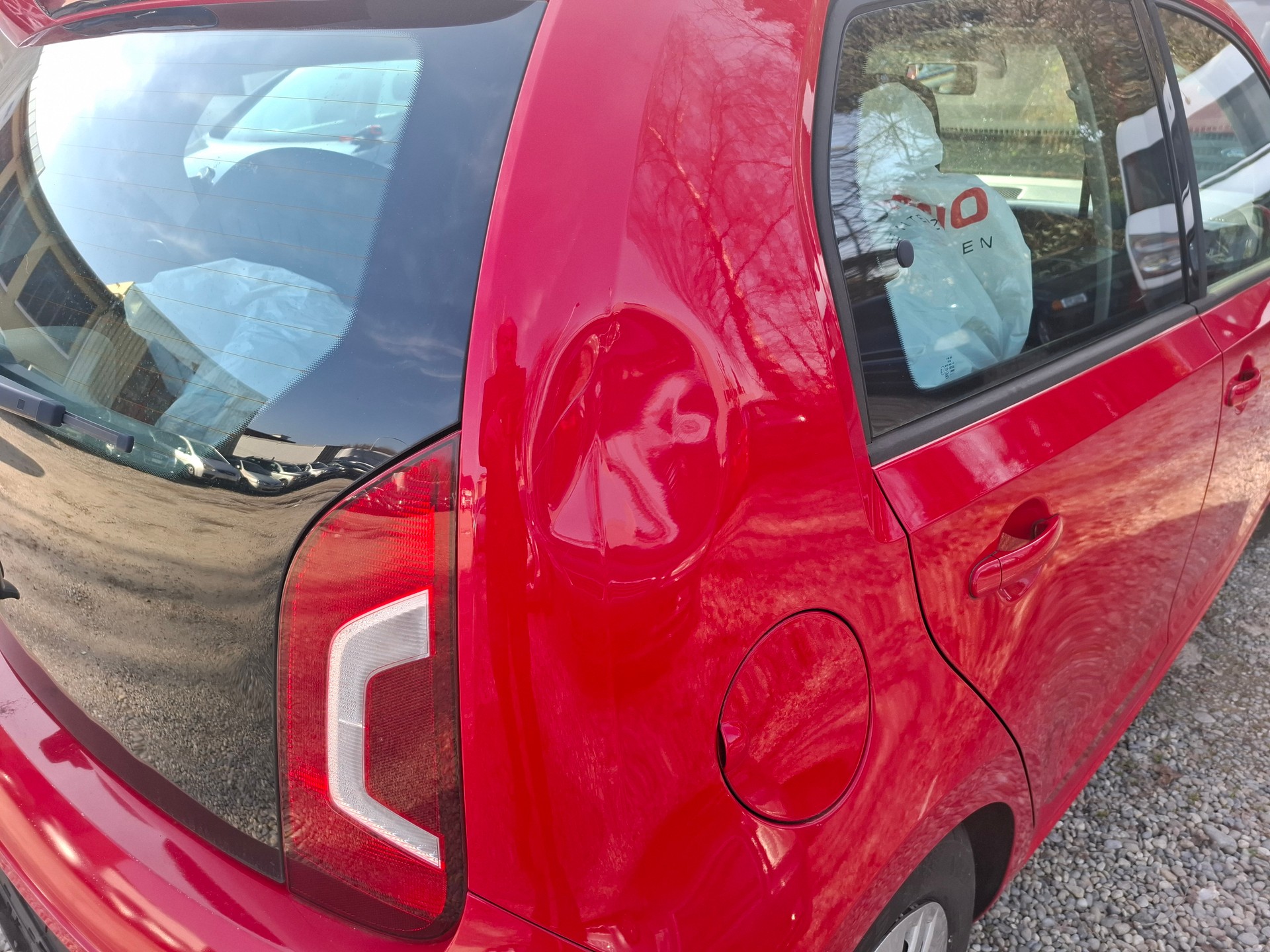 VW Up 1.0 black up Art on Ice-image-8