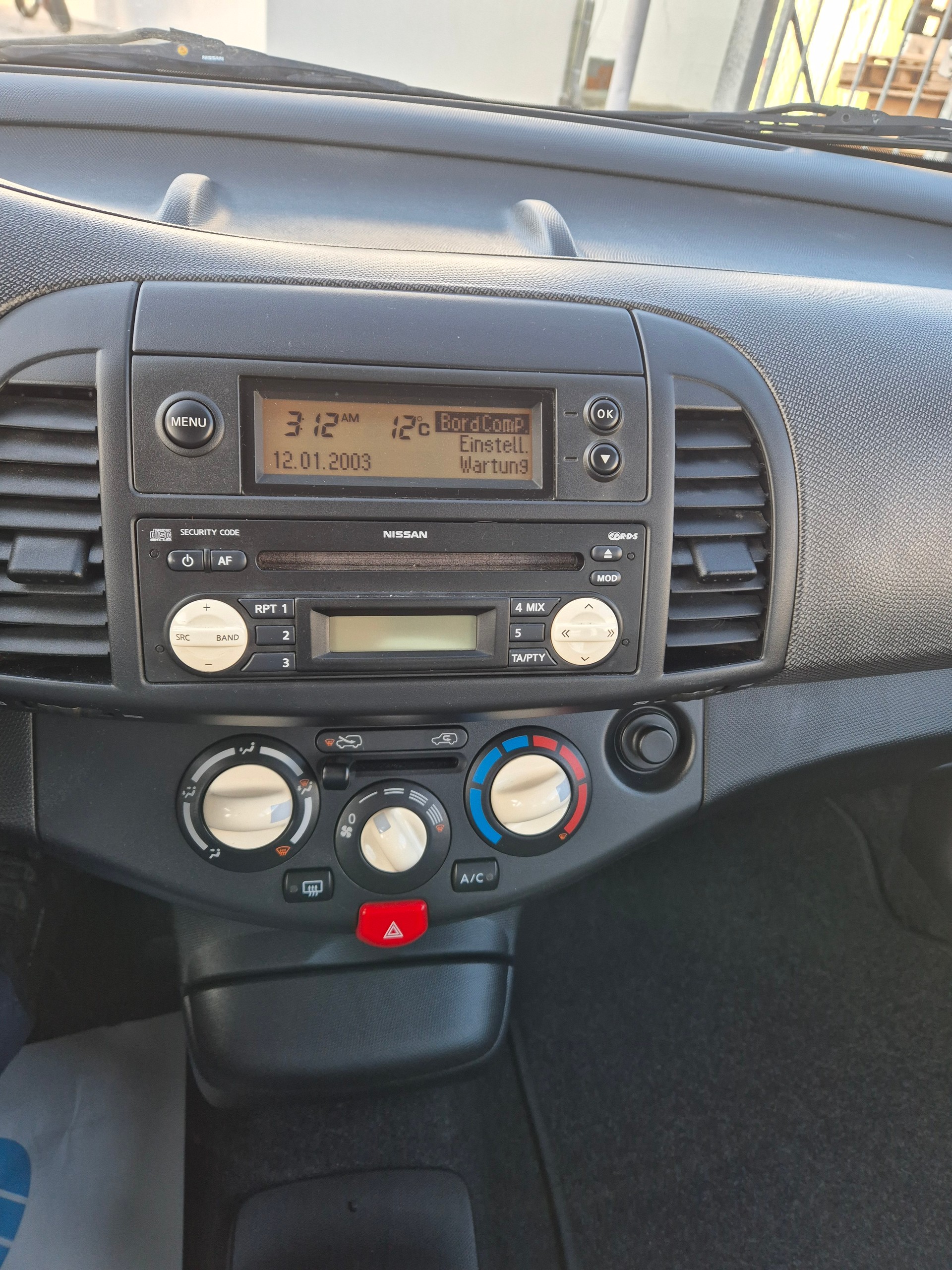 NISSAN Micra 1.4 tekna-image-12