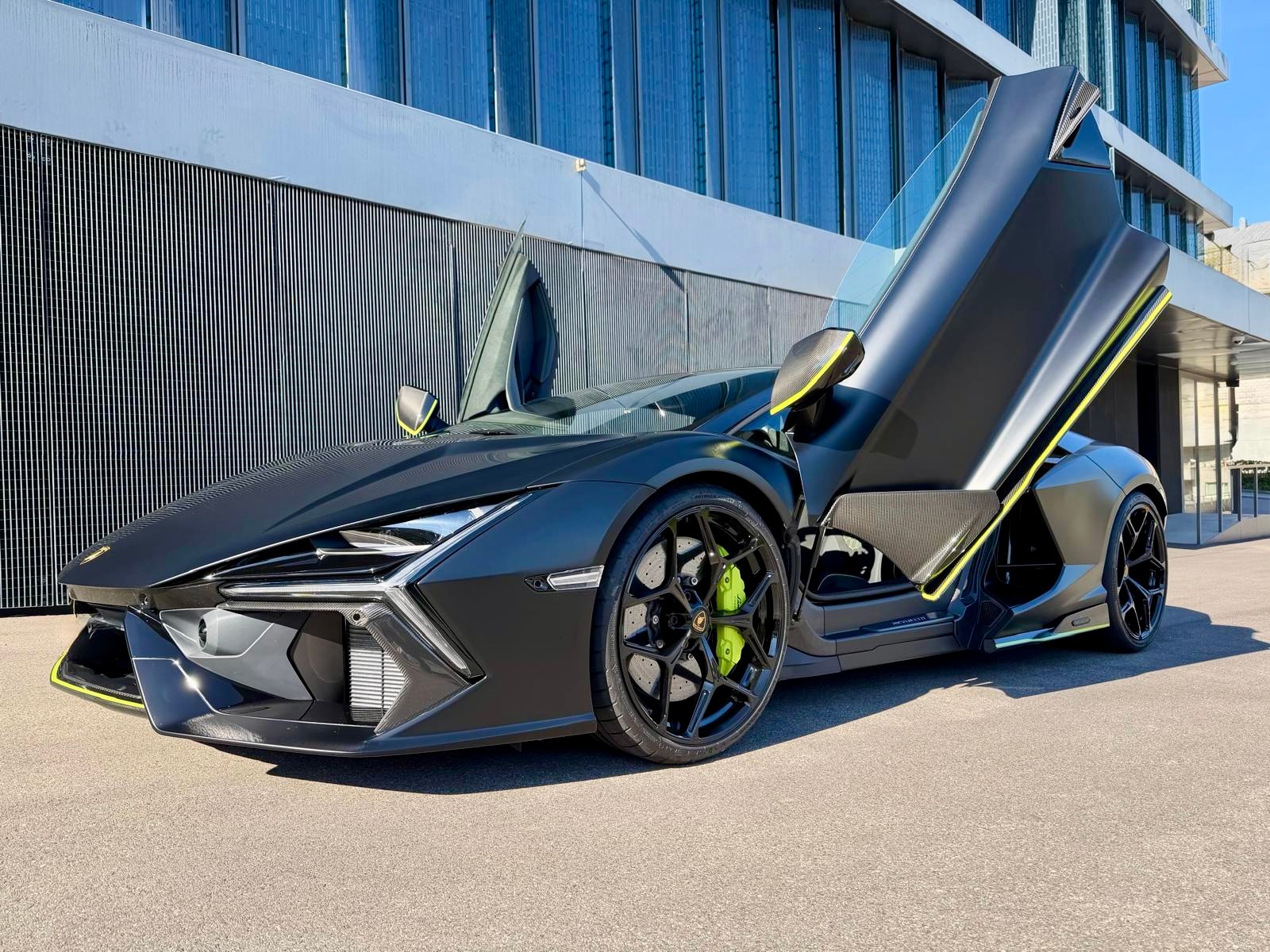 LAMBORGHINI /// REVUELTO 2025 /// AD PERSONAM /// FULL CARBON /// FULL OPTIONS-image-0
