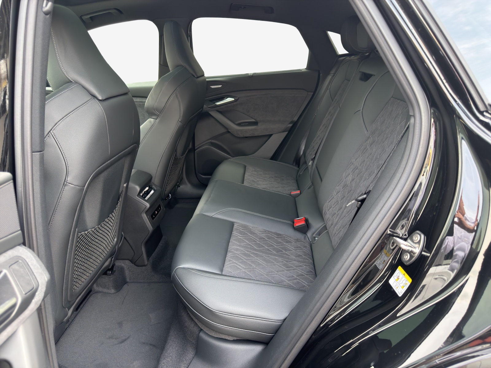 AUDI Q6 Sportback e-tron quattro-image-11
