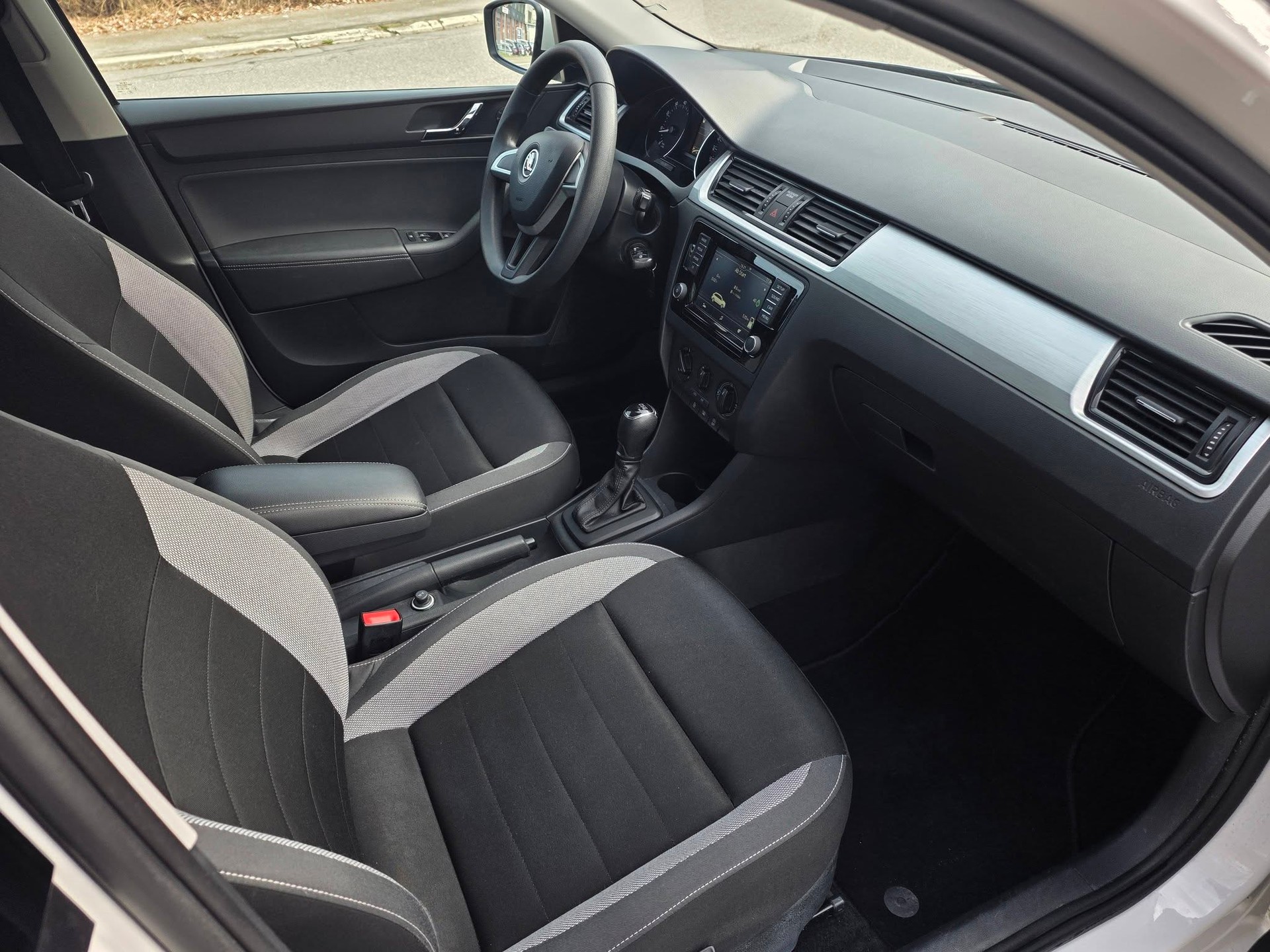 SKODA Rapid Spaceback 1.2 TSI Active DSG-image-3
