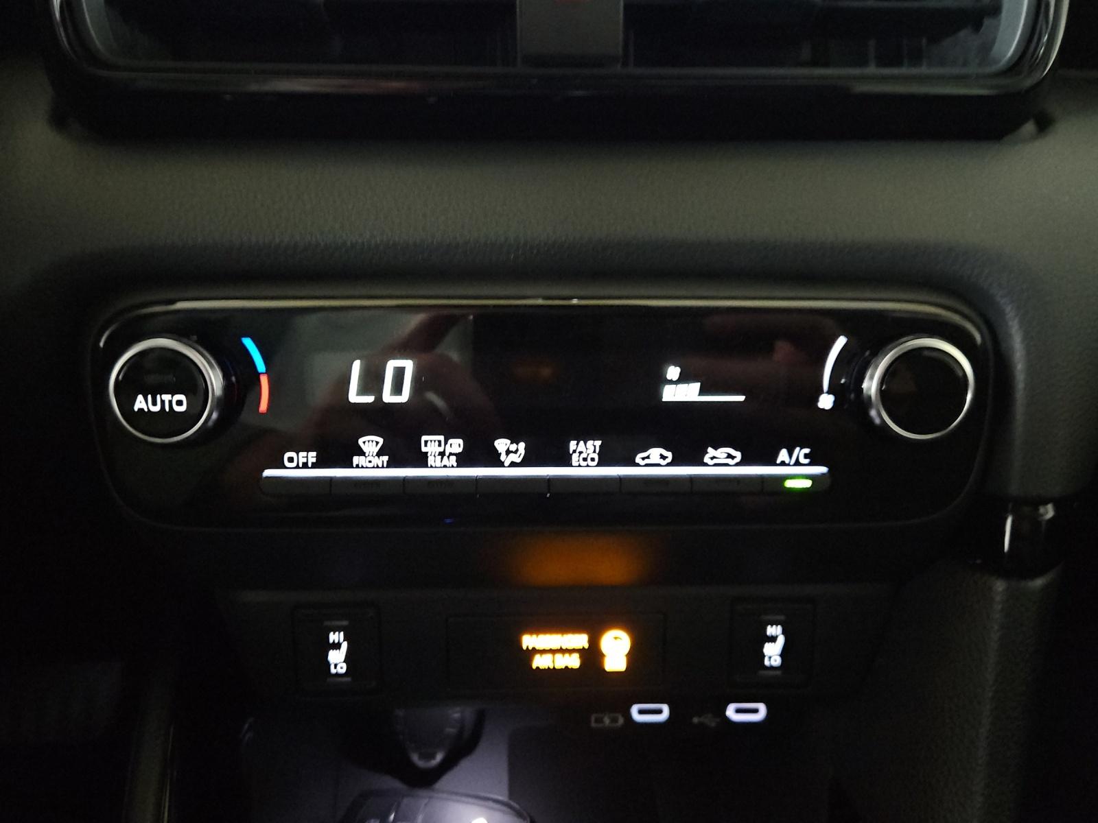 TOYOTA Yaris 1.5 VVT-i HSD Trend-image-16
