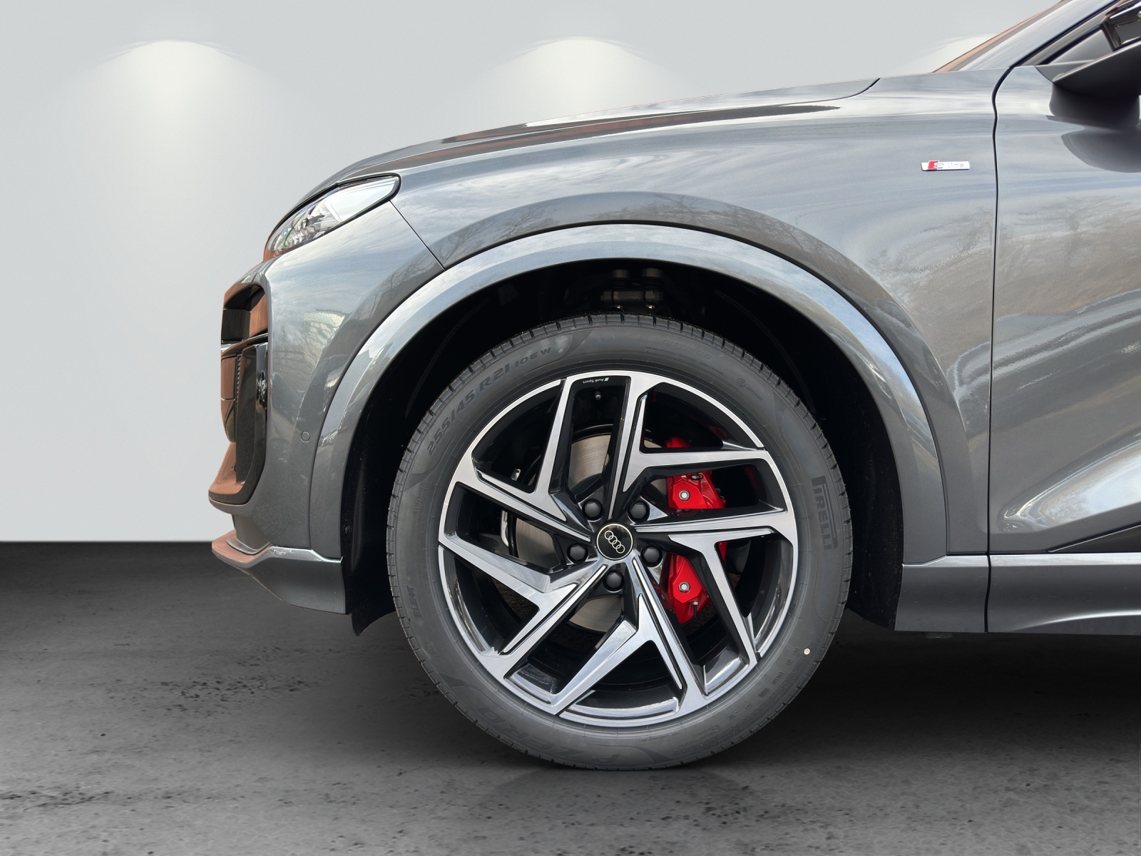 AUDI Q6 e-tron quattro-image-10