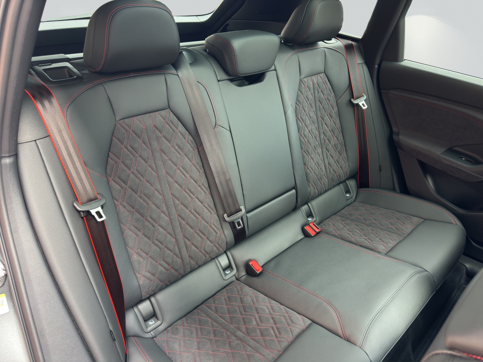 AUDI Q6 e-tron quattro-image-8