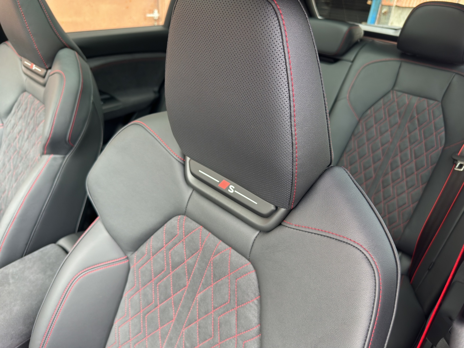 AUDI Q6 e-tron quattro-image-12