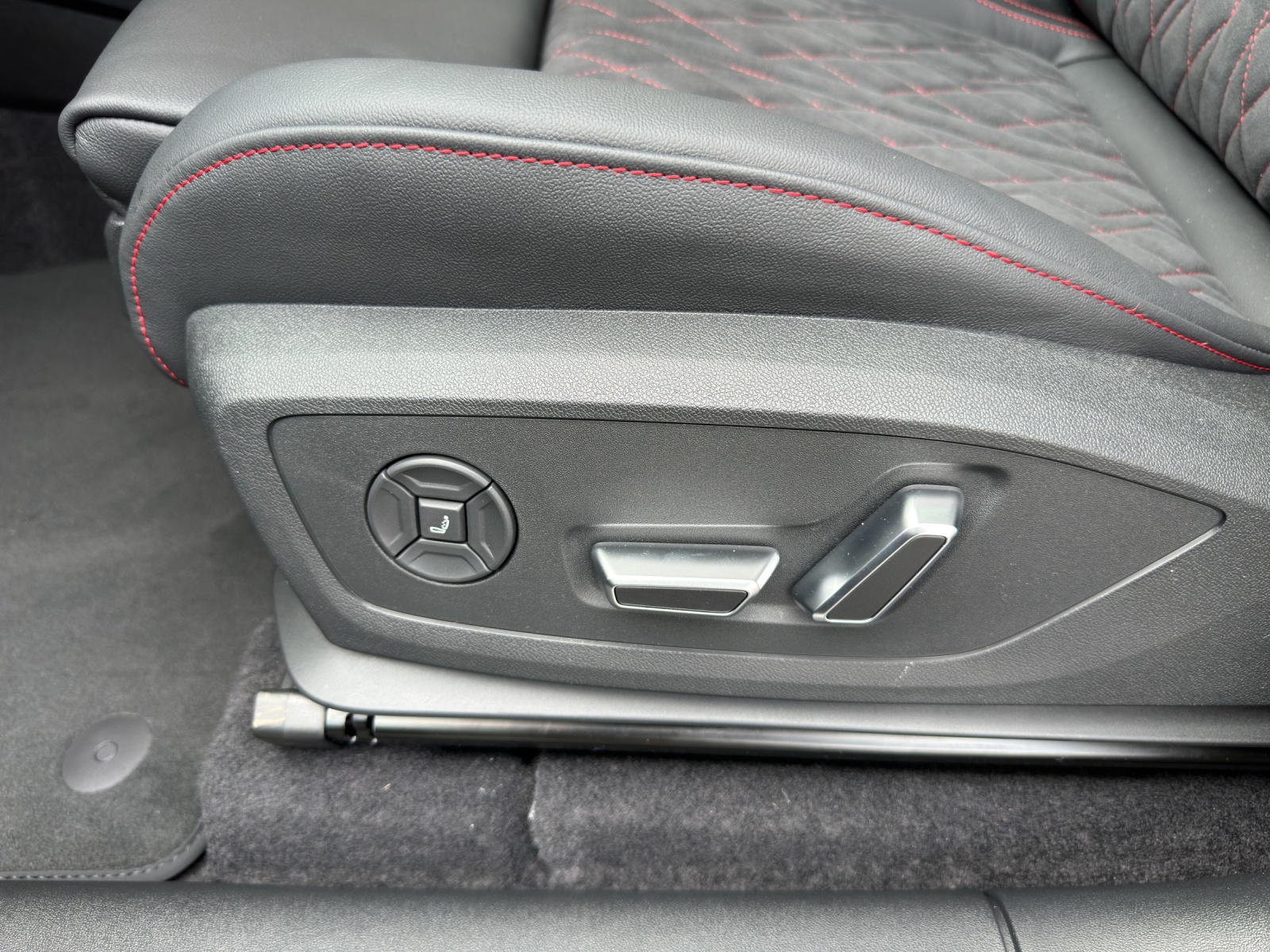 AUDI Q6 e-tron quattro-image-13