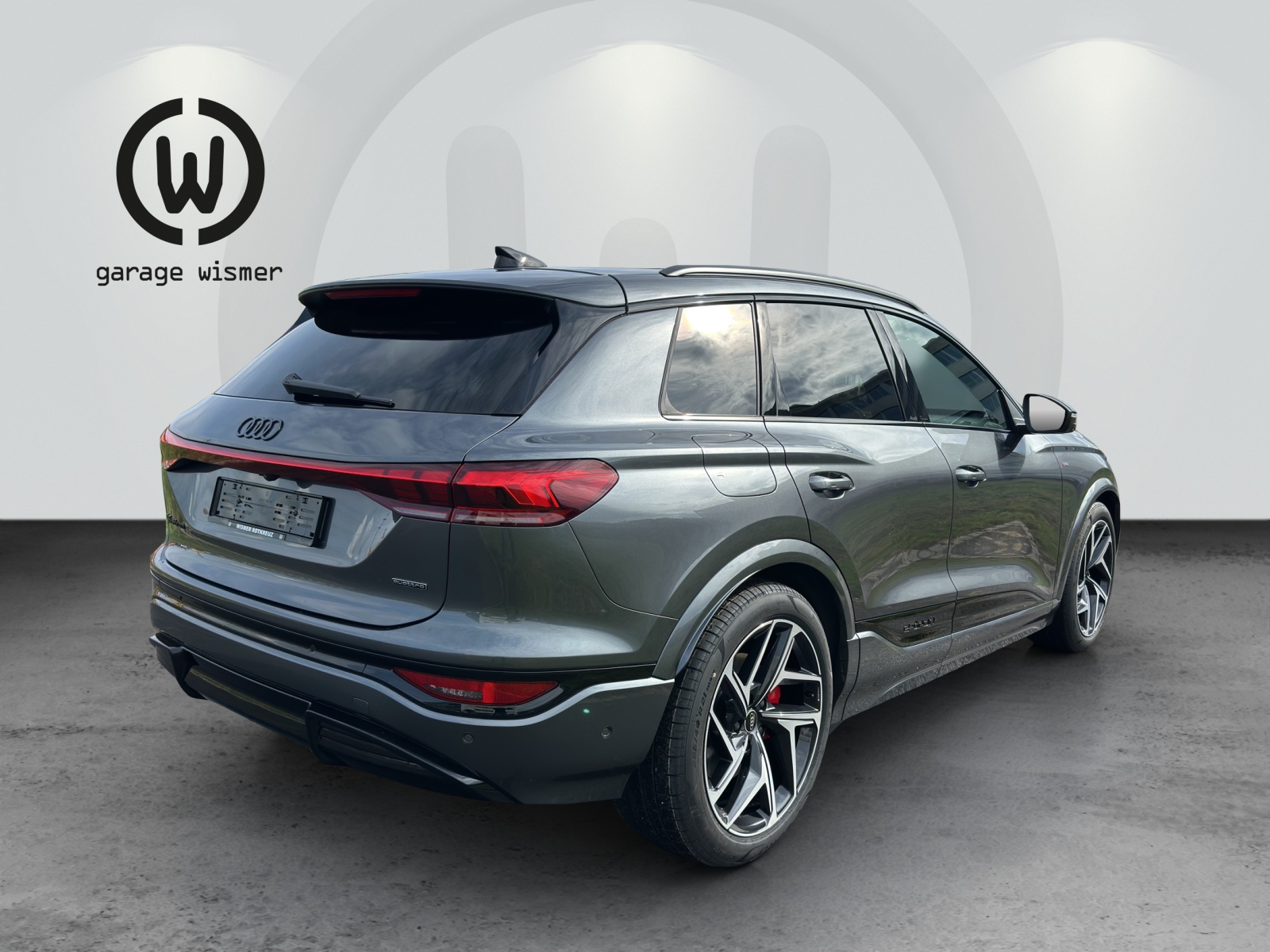 AUDI Q6 e-tron quattro-image-3