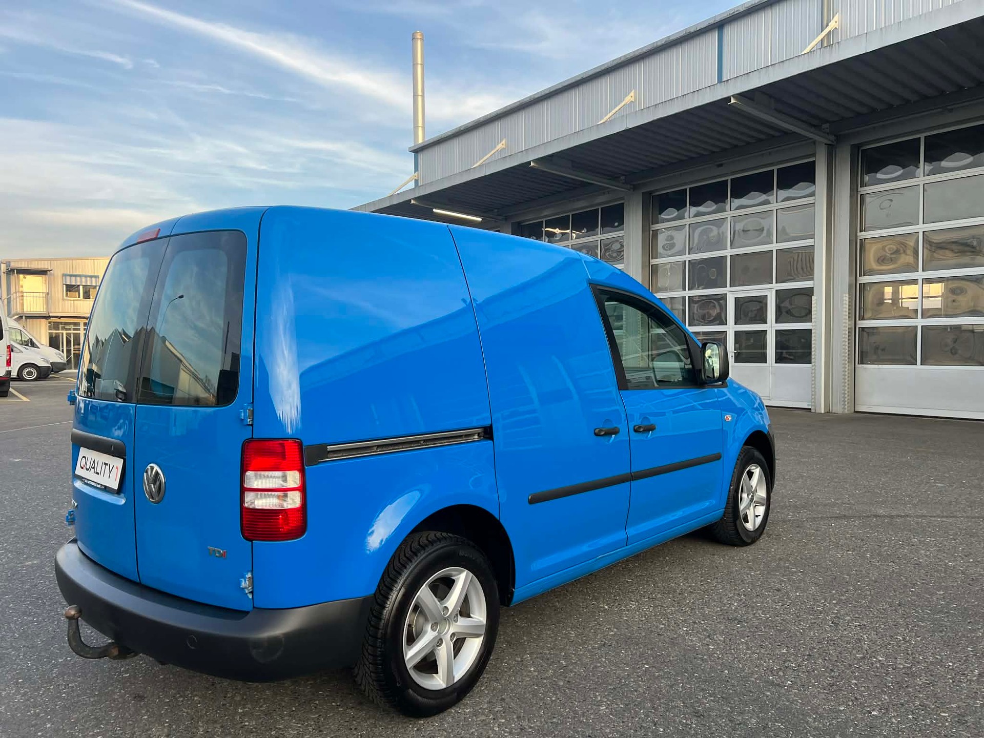 VW Caddy 1.6 TDI DSG-image-4
