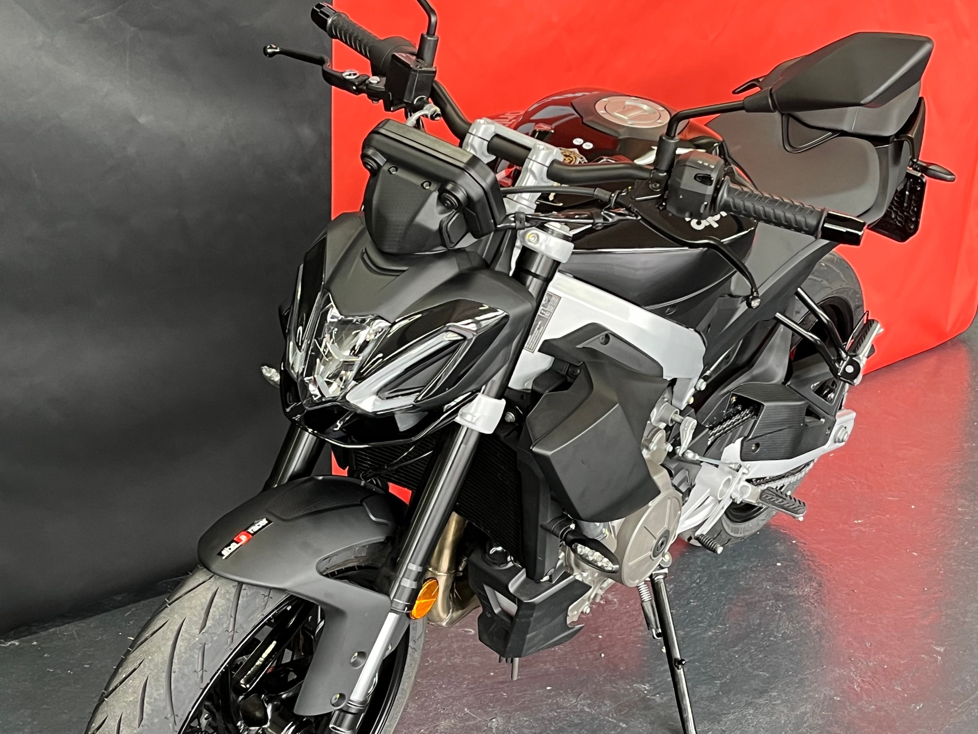 APRILIA Tuono 457 (35kW) E5+ Black level Kaufen