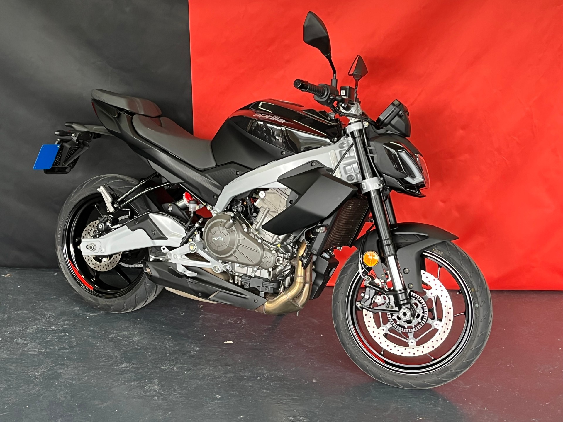 APRILIA Tuono 457 (35kW) E5+ Black level Kaufen