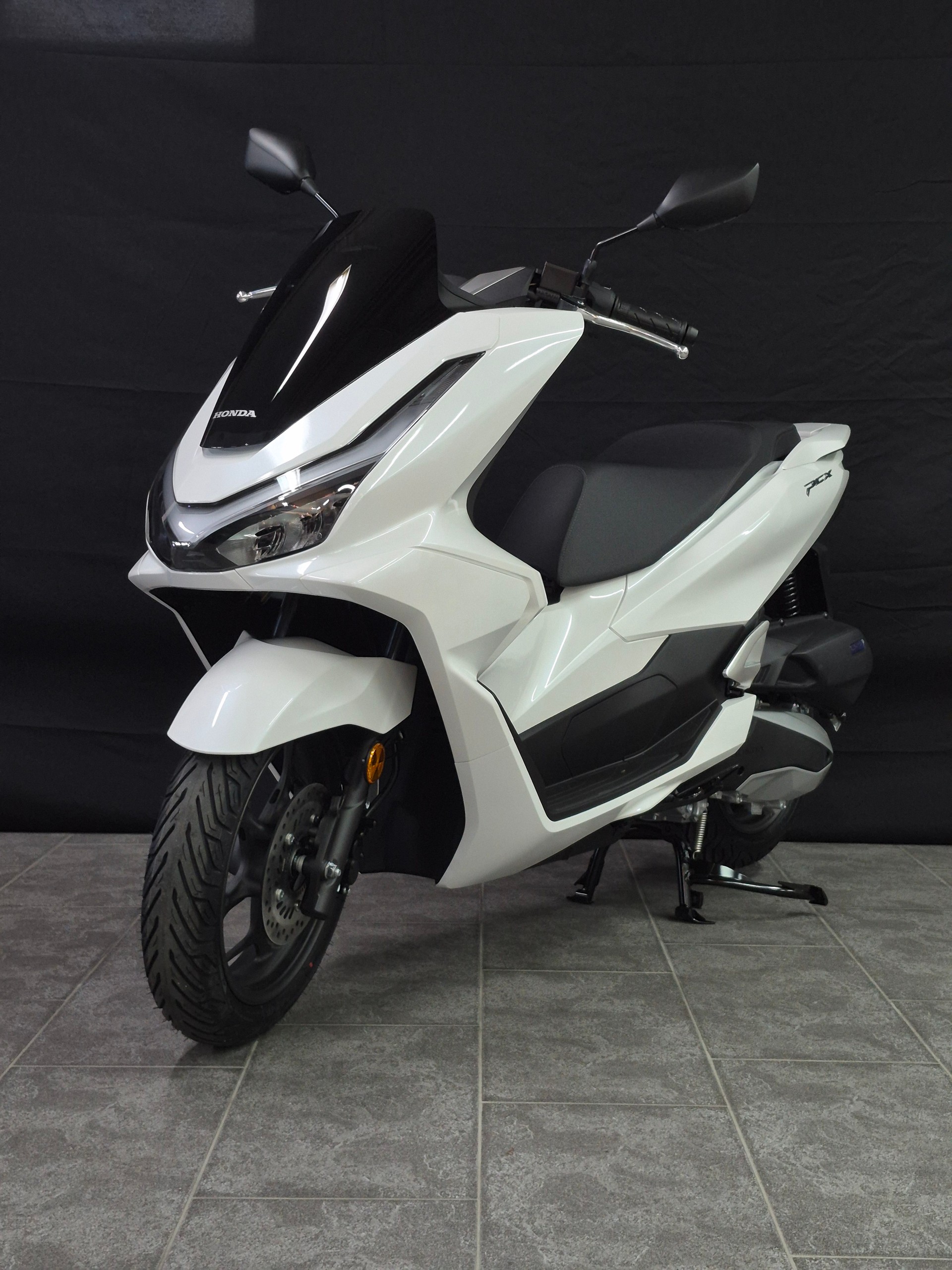 HONDA PCX 125-showroom-element-2