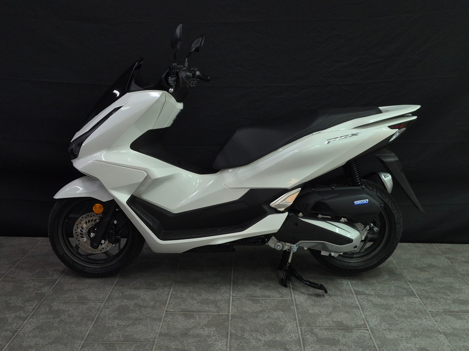 HONDA PCX 125-showroom-element-1