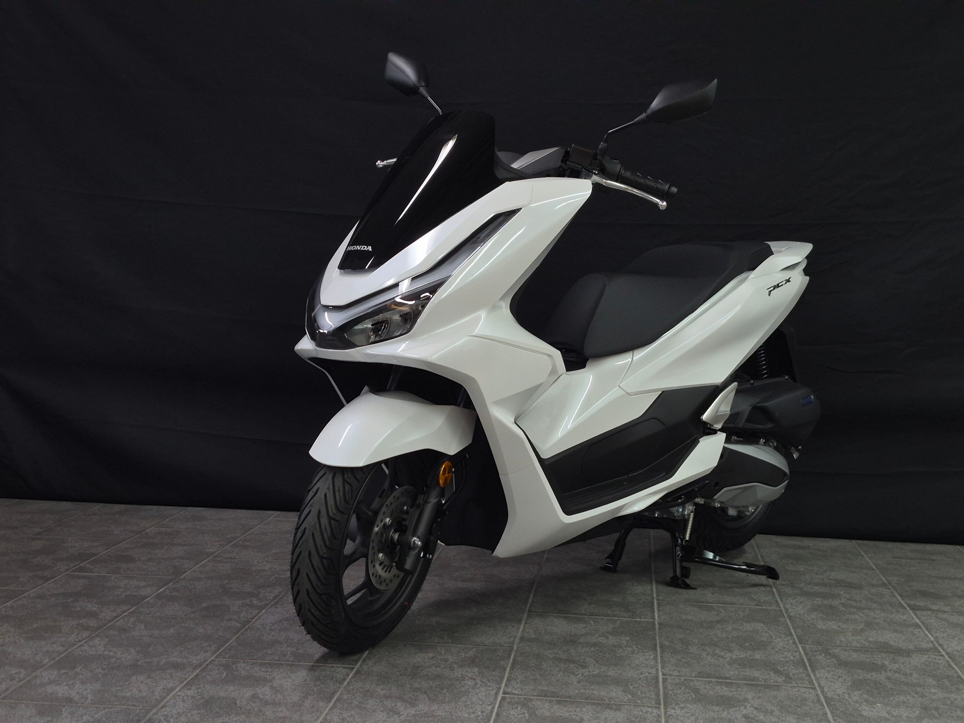 HONDA PCX 125-showroom-element-3