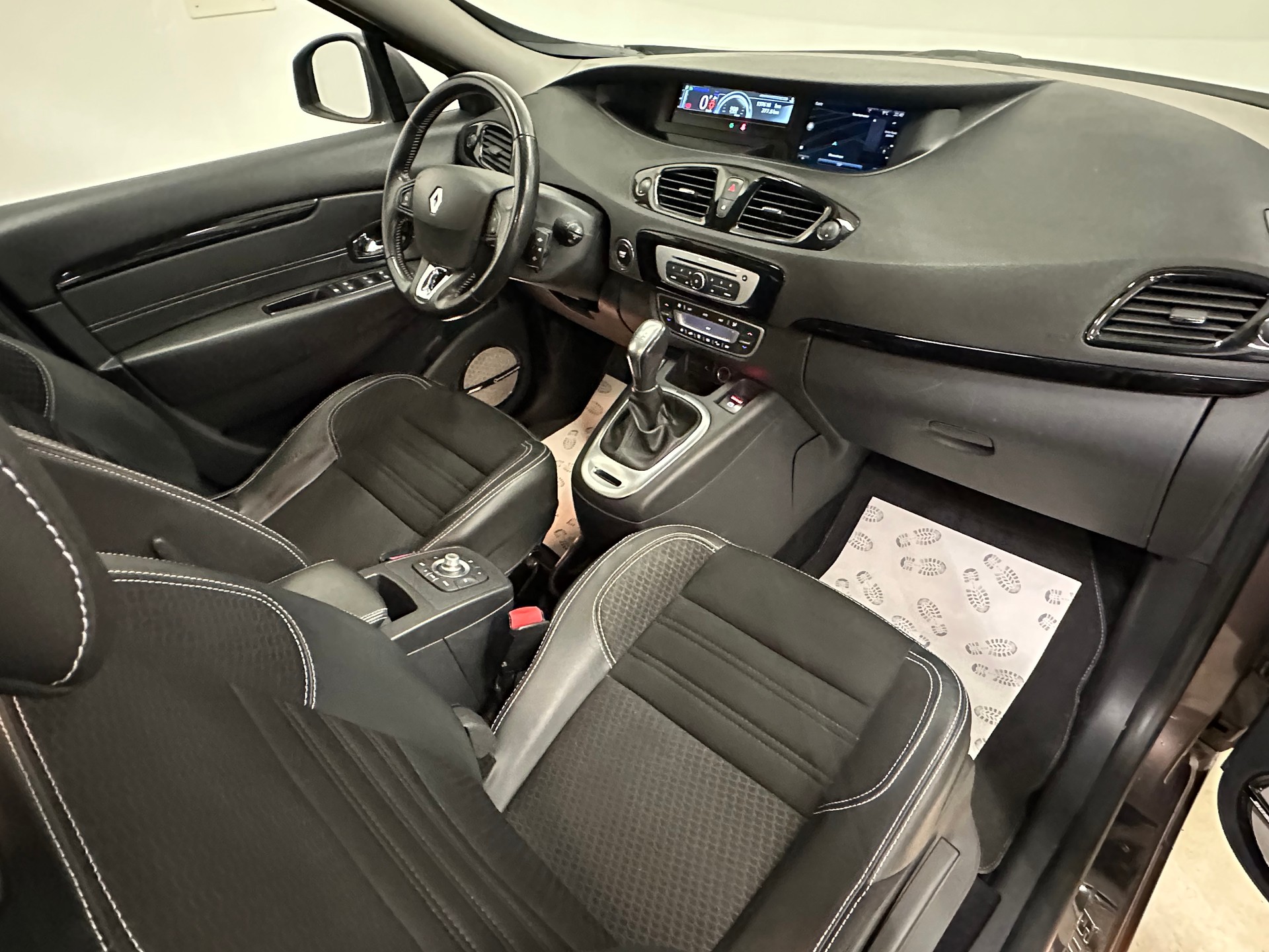 RENAULT Grand Scénic 1.5 dCi Bose EDC-image-8