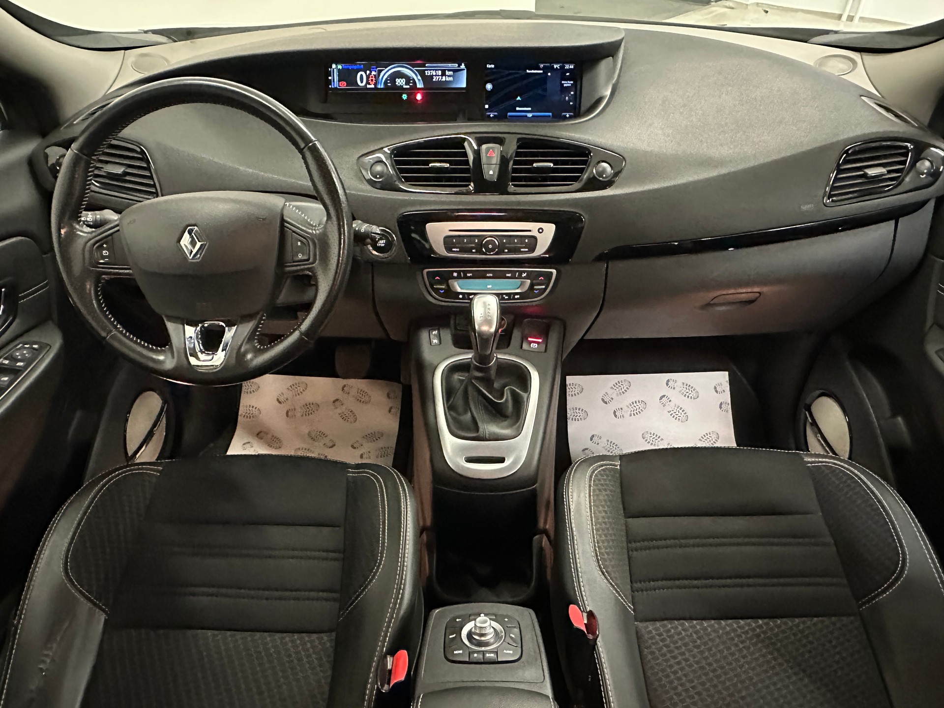 RENAULT Grand Scénic 1.5 dCi Bose EDC-image-10