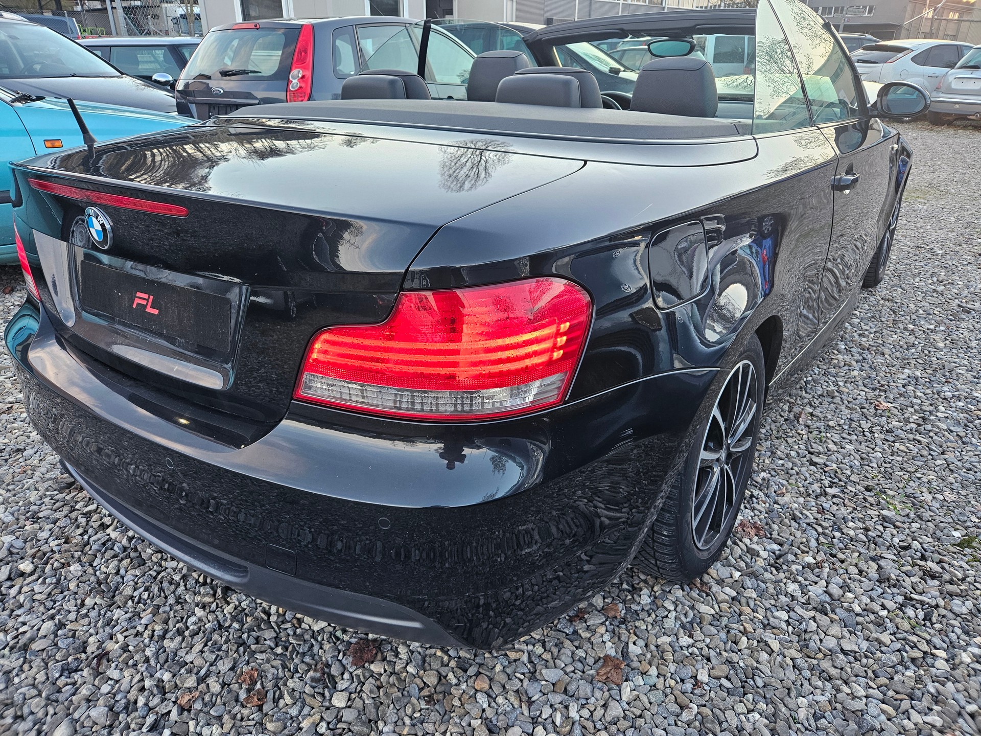 BMW 118i Cabrio-image-6