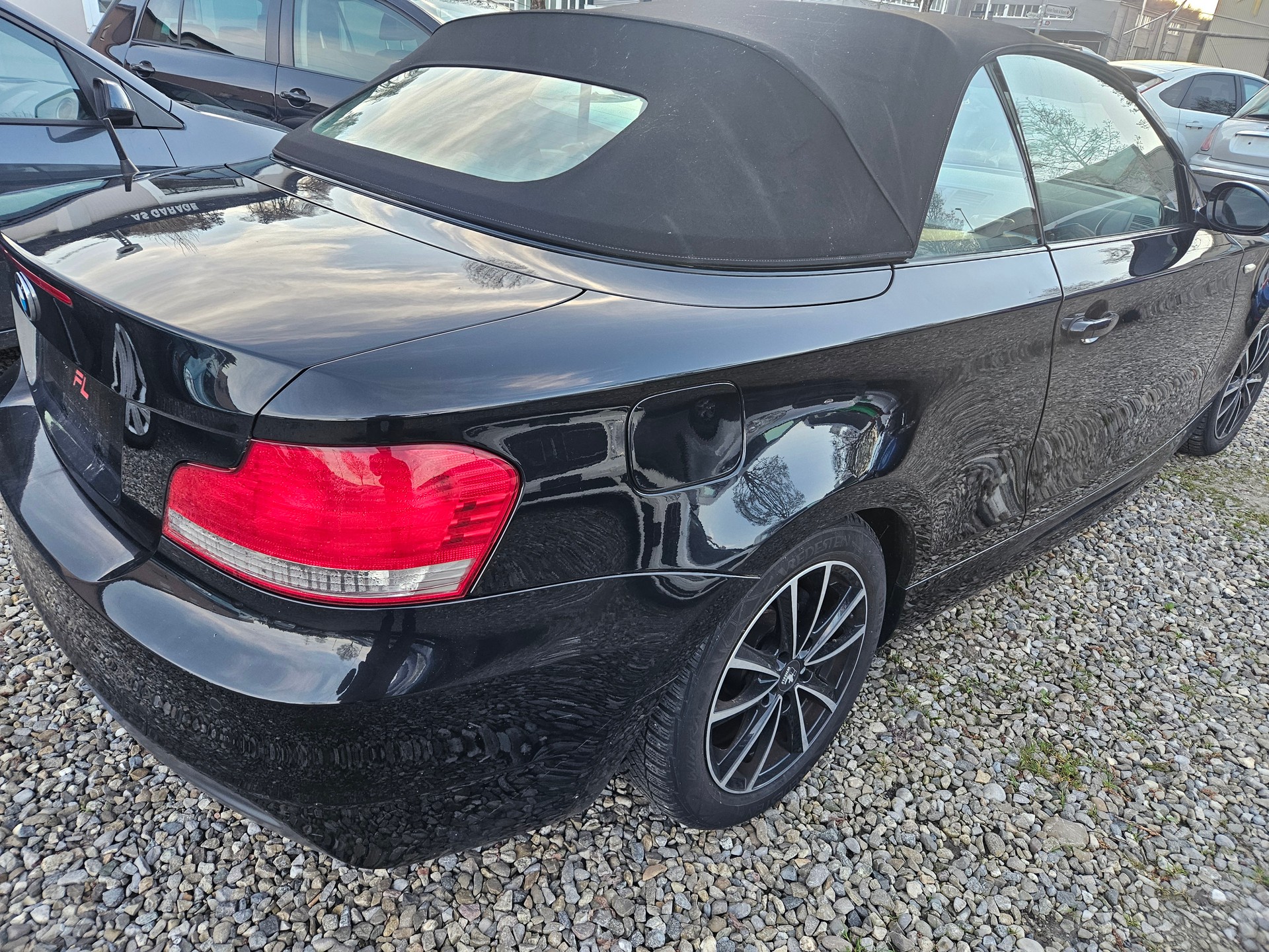 BMW 118i Cabrio-image-4