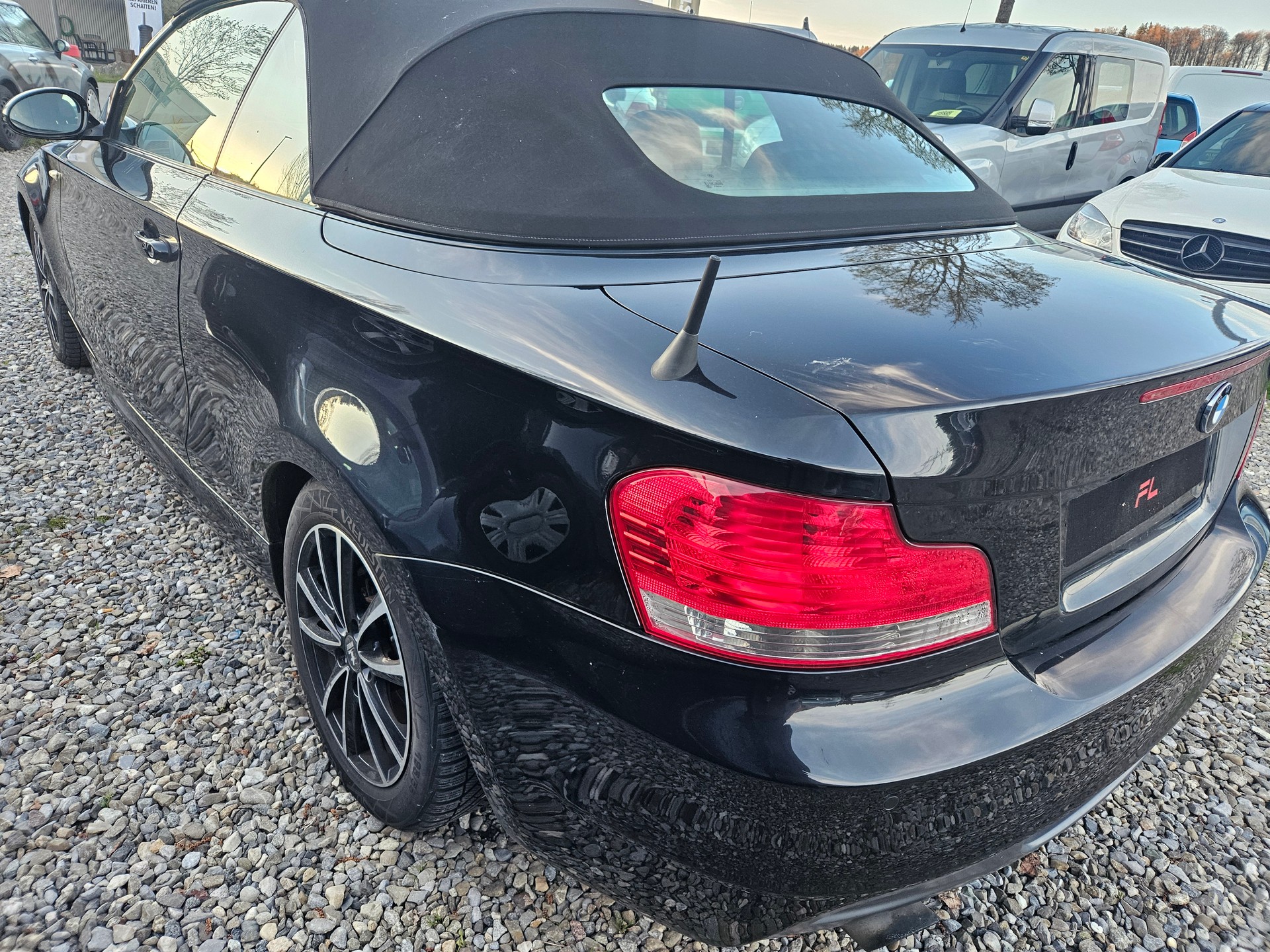 BMW 118i Cabrio-image-3