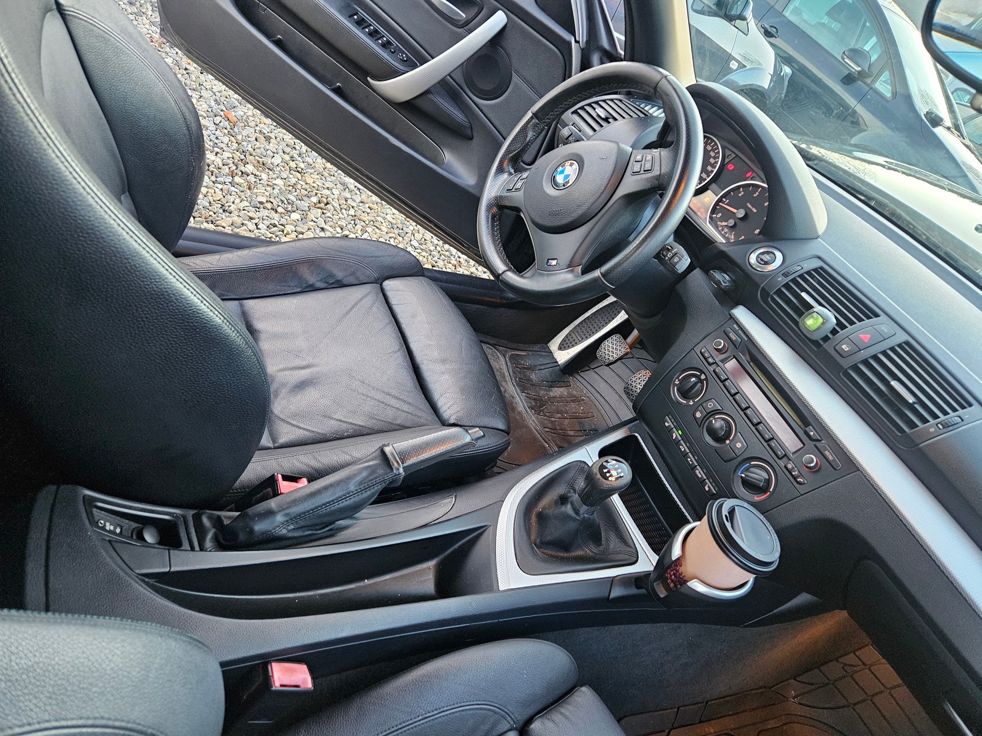 BMW 118i Cabrio-image-12