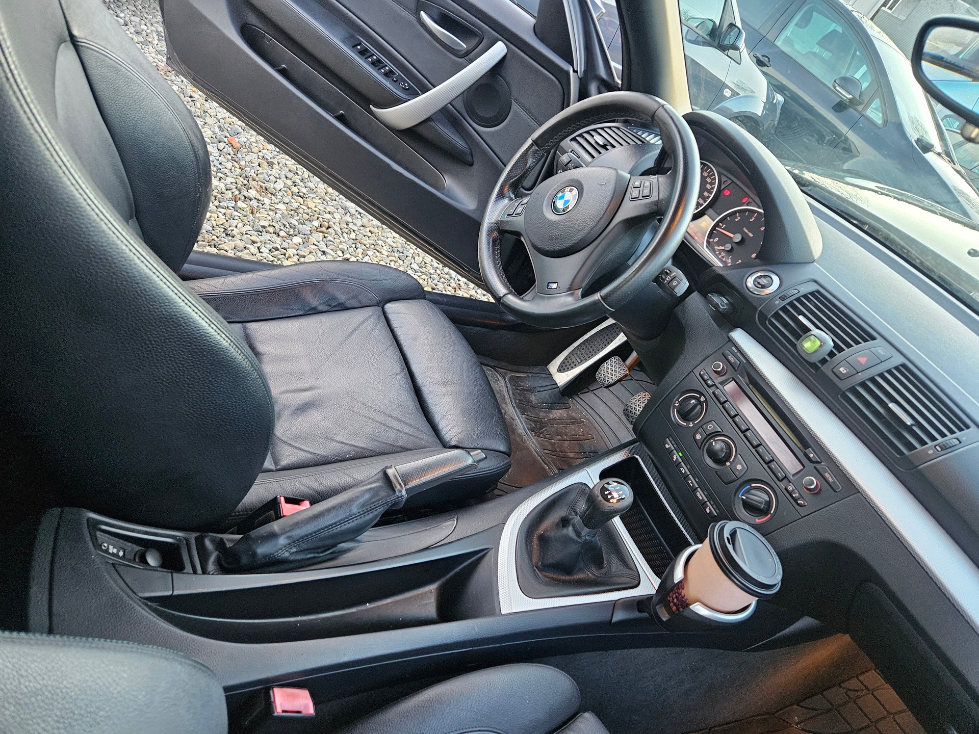 BMW 118i Cabrio-image-13