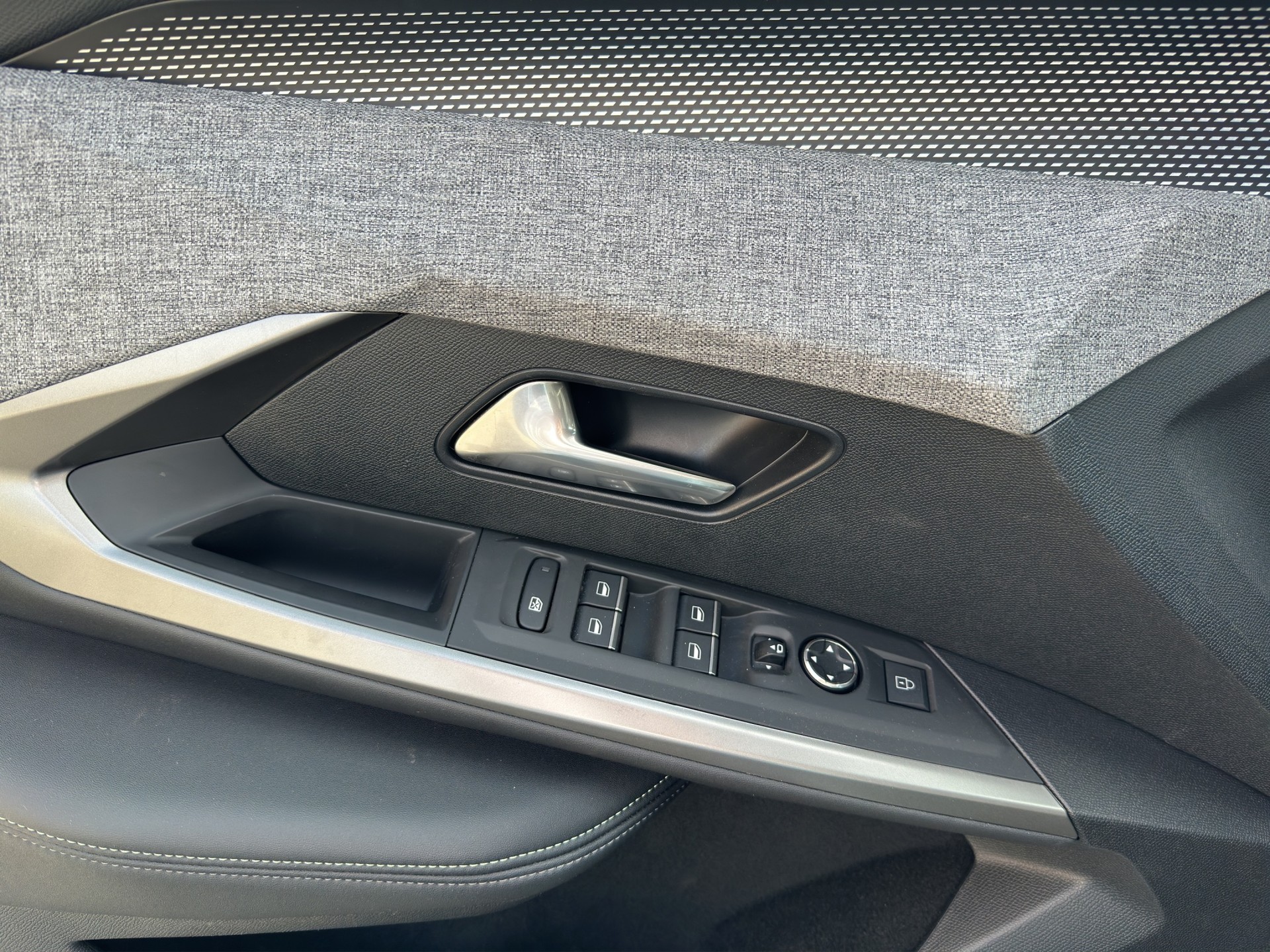 PEUGEOT 5008 136 Hybrid e-DCS6 7Pl. GT-image-9