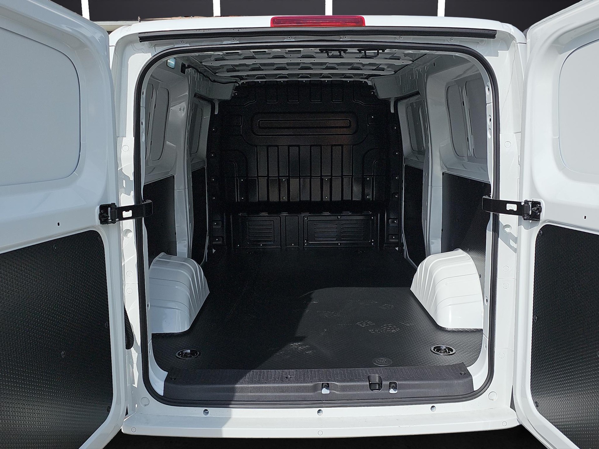 MAXUS eDeliver 5 Kaw. E-Motor 64kWh-image-12
