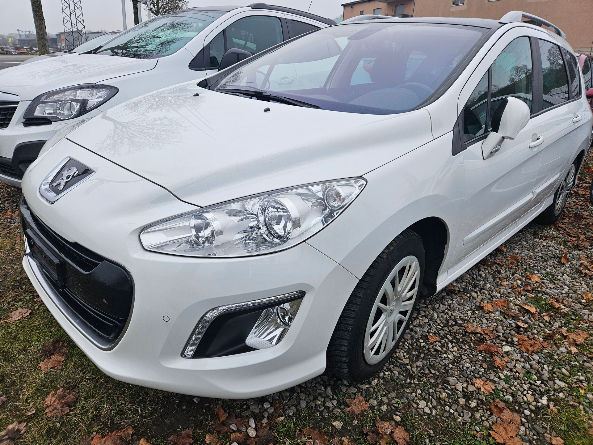 PEUGEOT 308 SW 1.6 16V Turbo Allure Automatic-image-3