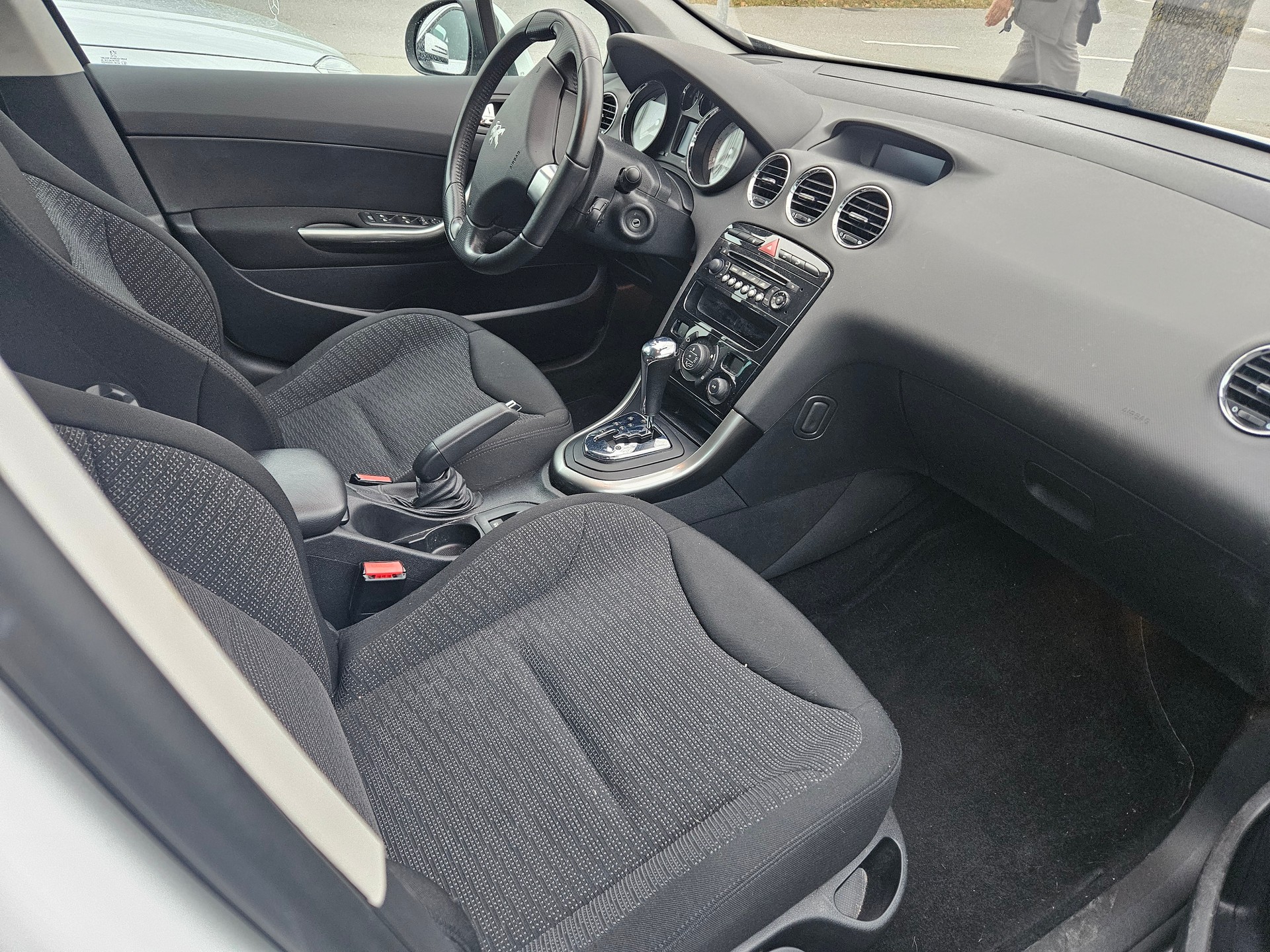 PEUGEOT 308 SW 1.6 16V Turbo Allure Automatic-image-10
