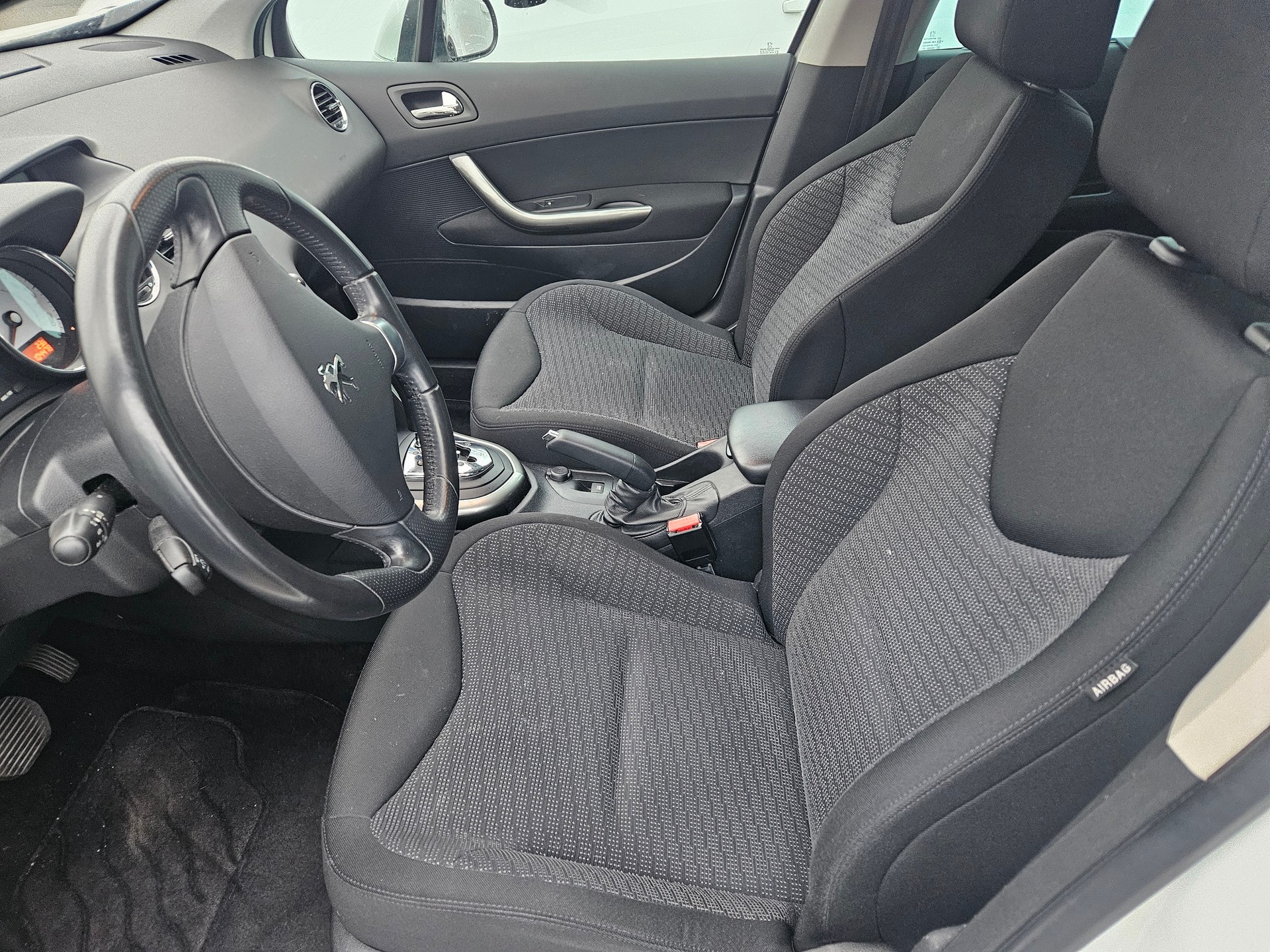 PEUGEOT 308 SW 1.6 16V Turbo Allure Automatic-image-5