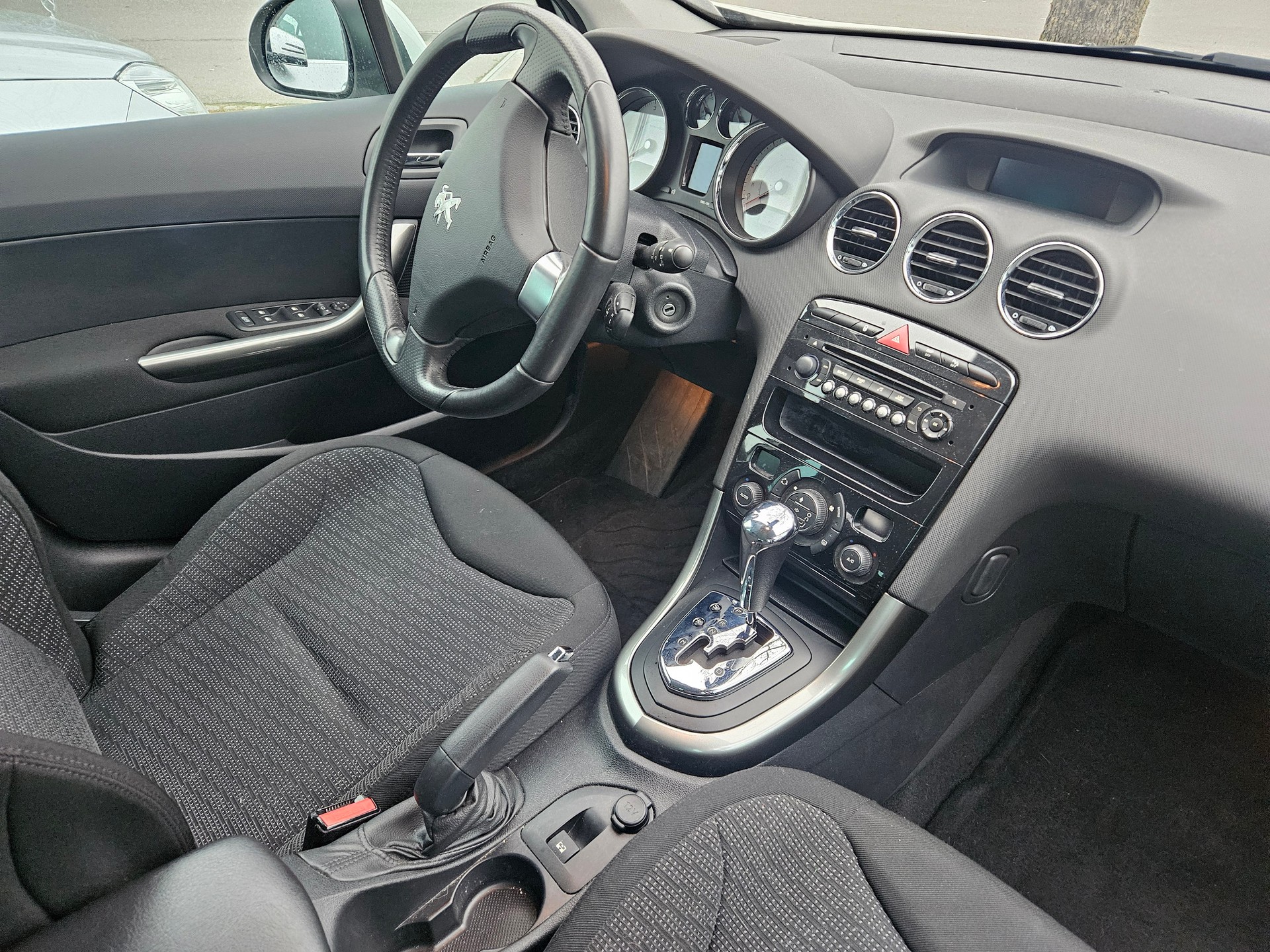 PEUGEOT 308 SW 1.6 16V Turbo Allure Automatic-image-11