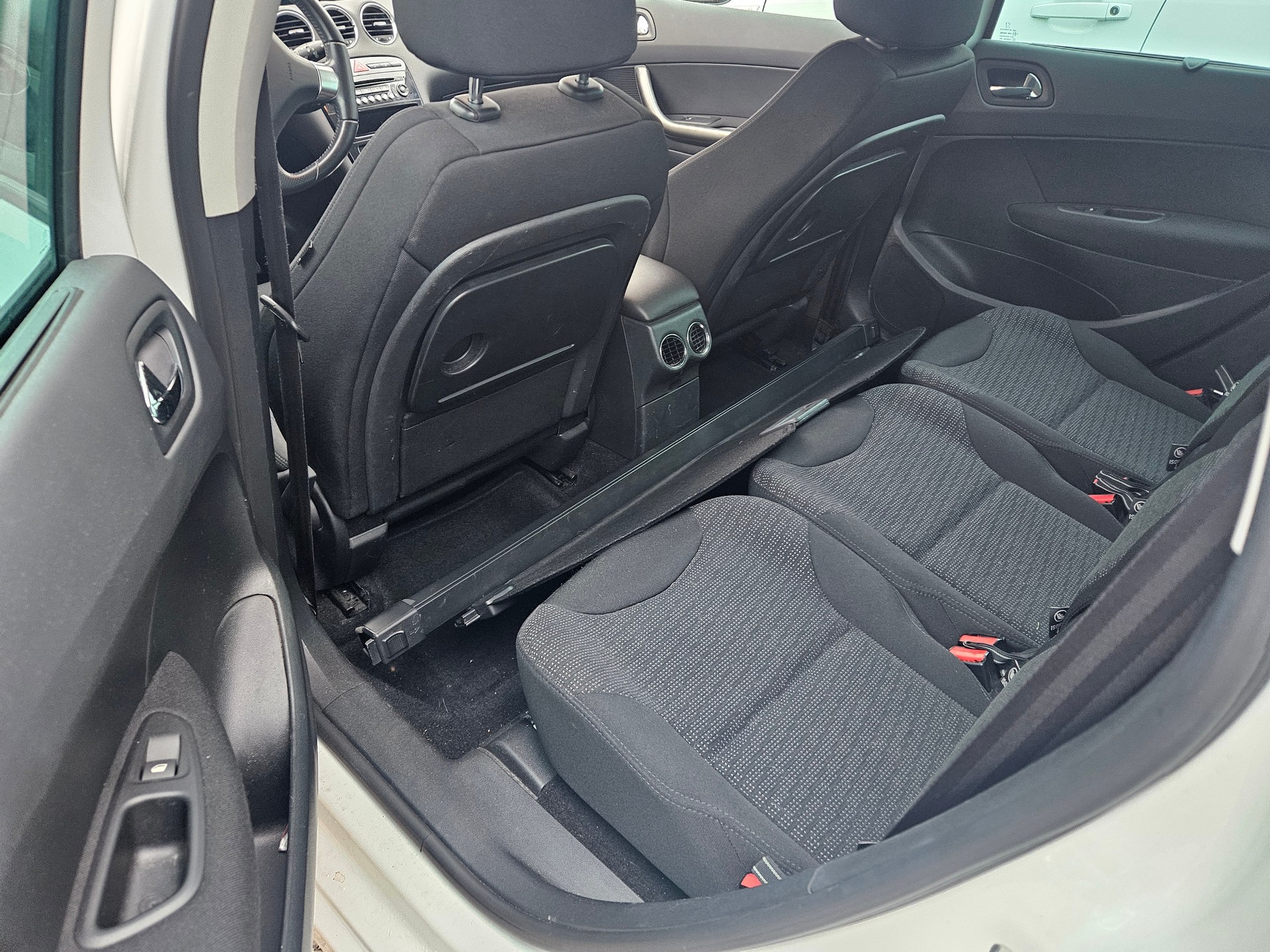 PEUGEOT 308 SW 1.6 16V Turbo Allure Automatic-image-7