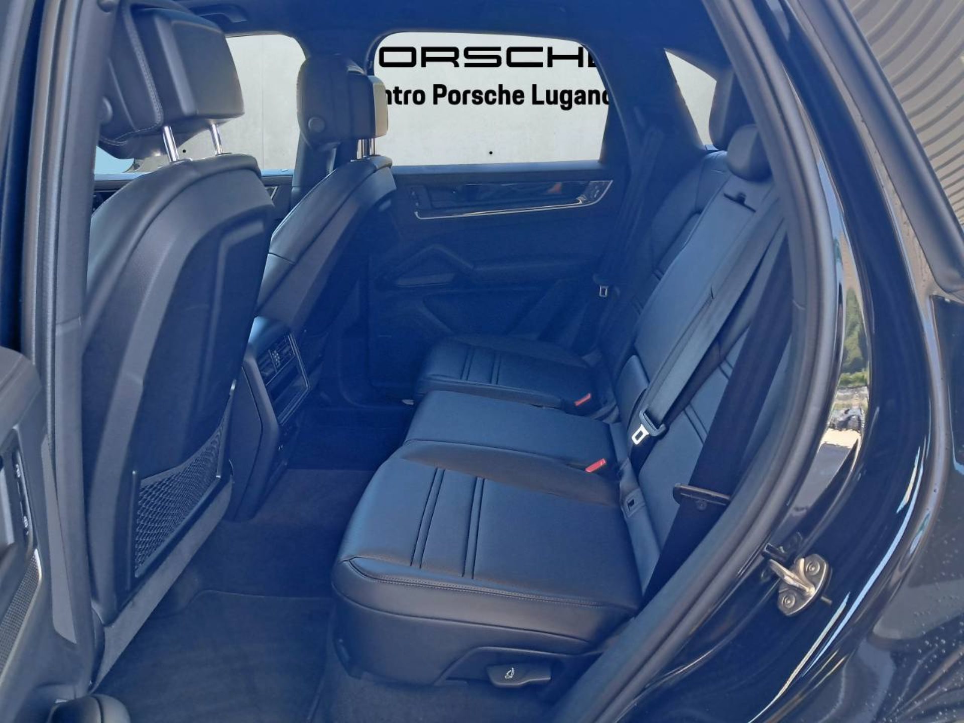 PORSCHE Cayenne E-Hybrid-image-16