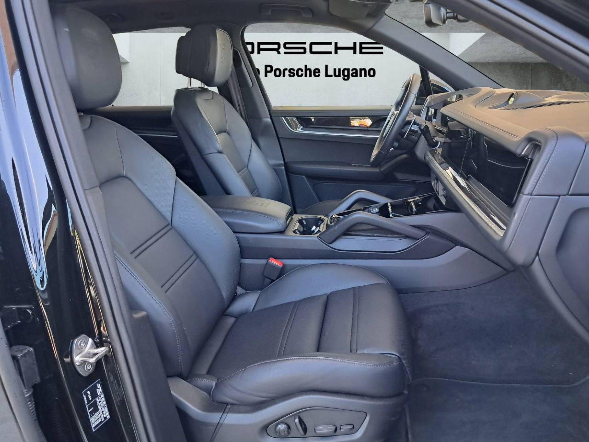 PORSCHE Cayenne E-Hybrid-image-14