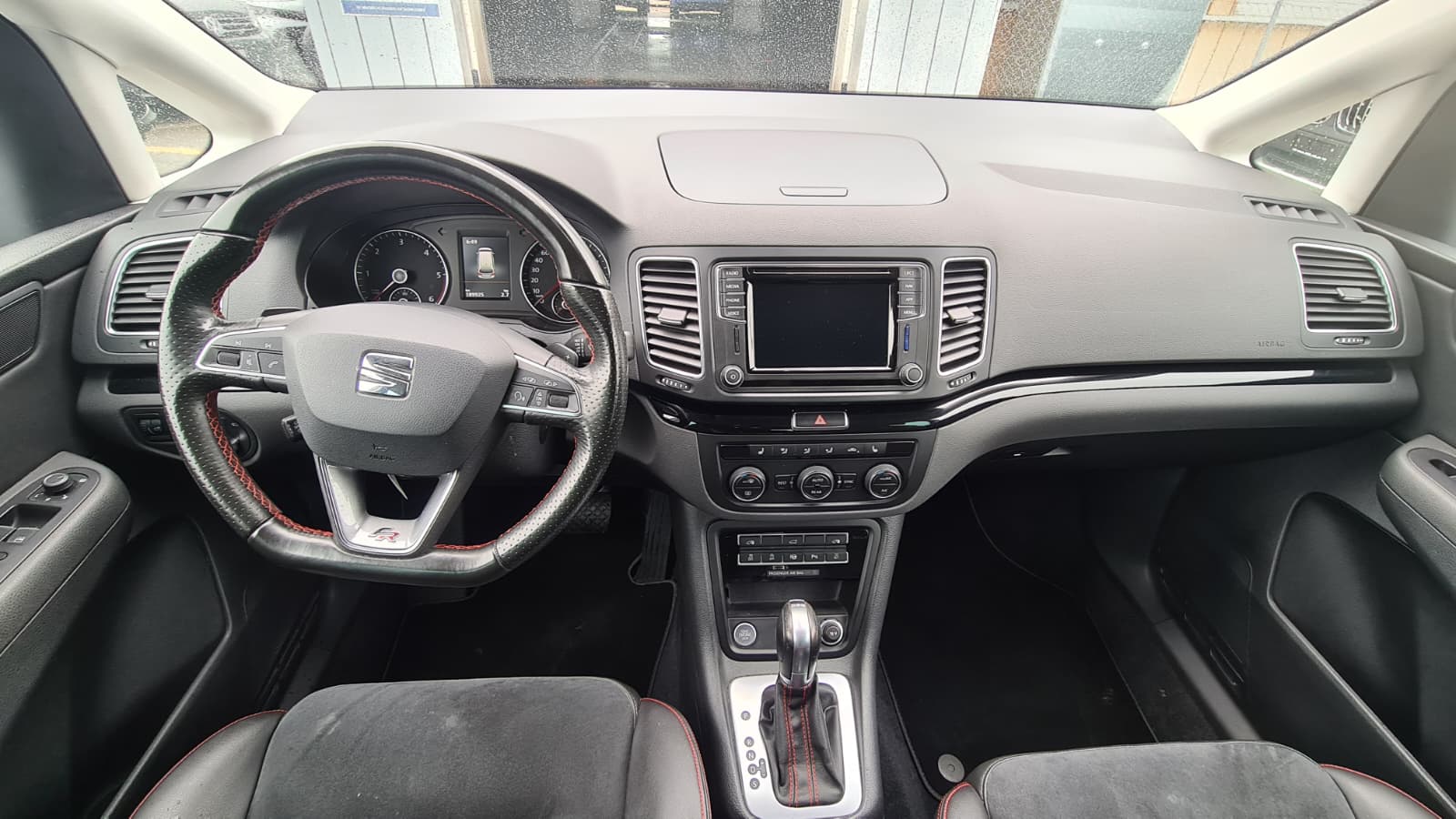 SEAT Alhambra 2.0 TDI 4Drive SWISS FR ** 7-Plätzer ** Alcantara-Leder ** Gr-Navi ** RF-Kamera ** Anh-Kupplung ** Ab MFK & Service **-image-13