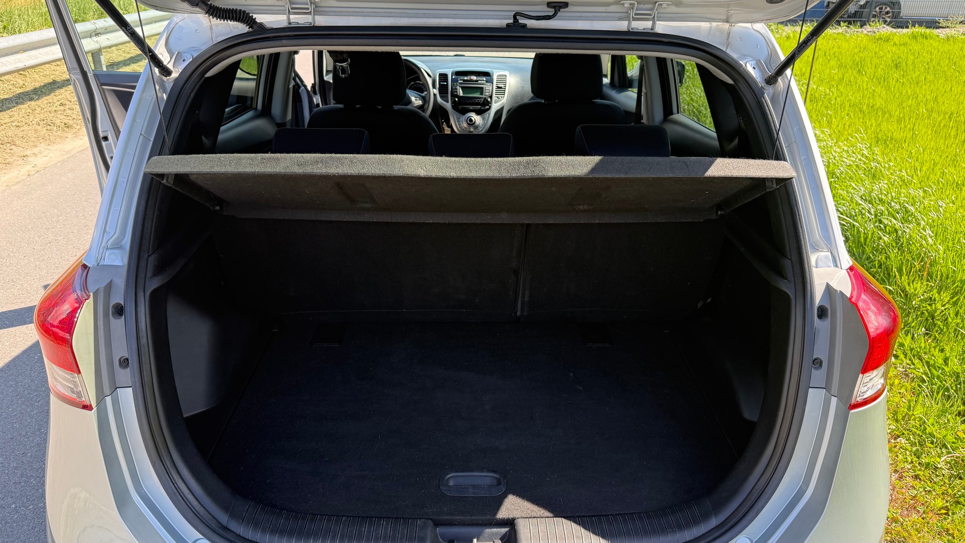 HYUNDAI iX20 1.6 Style Automatic-image-9